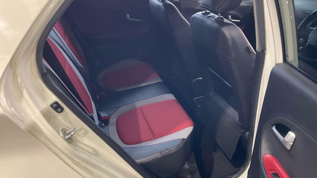 Kia Picanto - Image 9