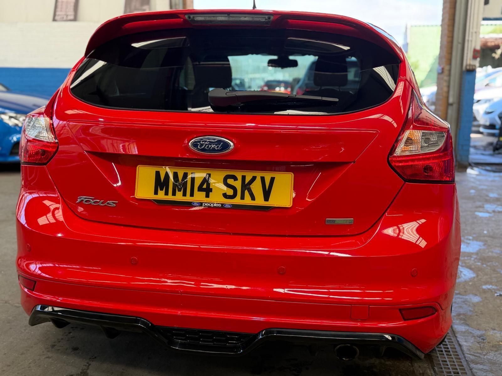 Ford Focus - Image 17