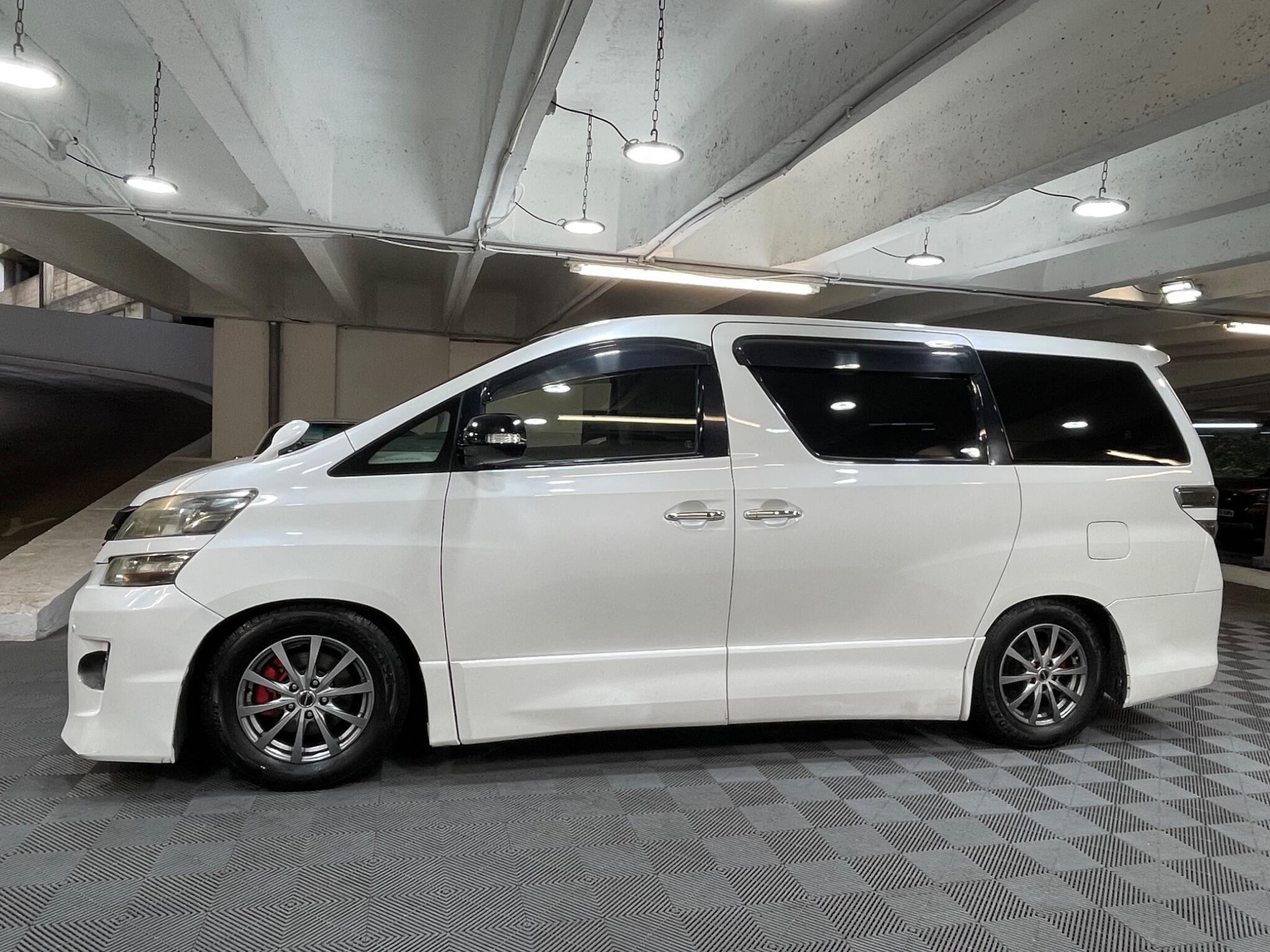 Toyota Vellfire - Image 3