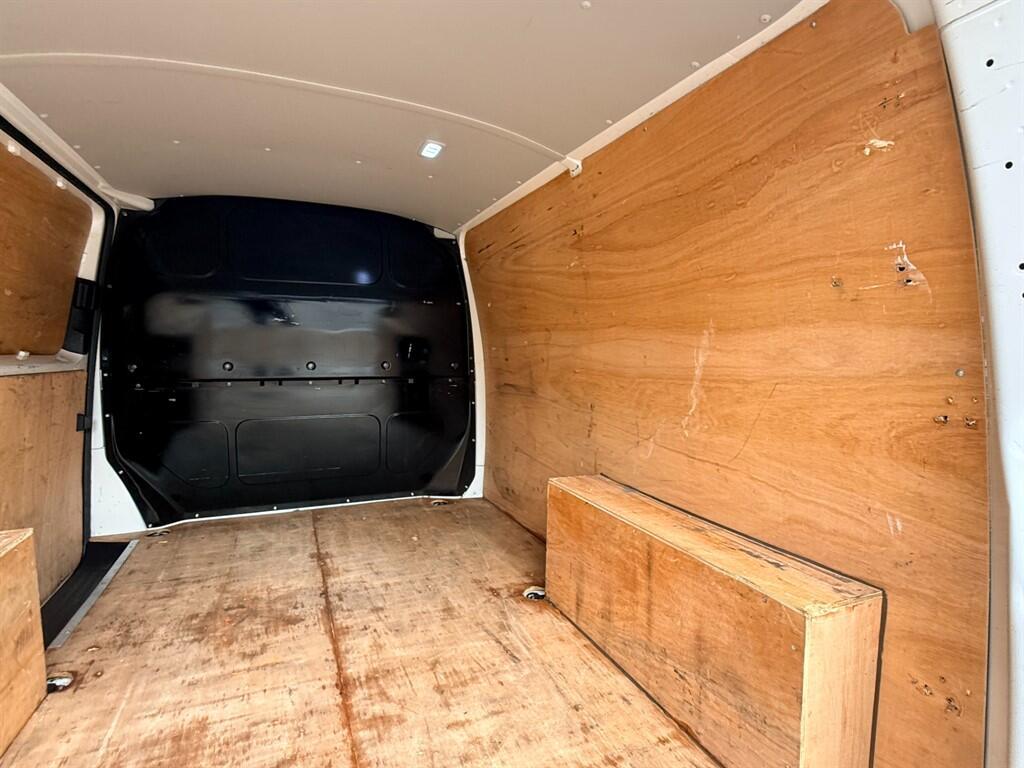 Volkswagen Transporter - Image 19