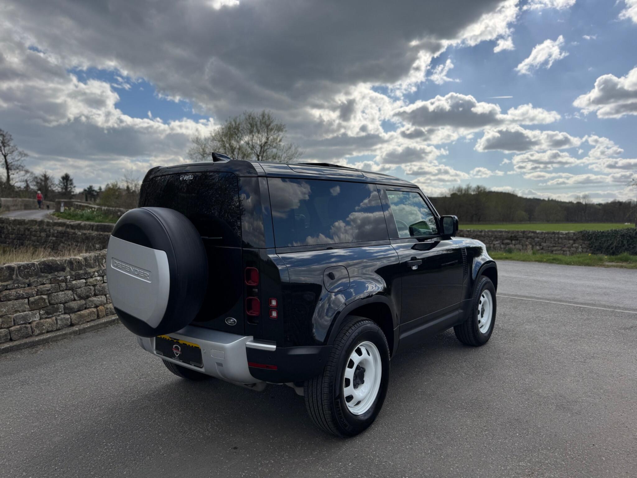 Land Rover Defender 90 - Image 16