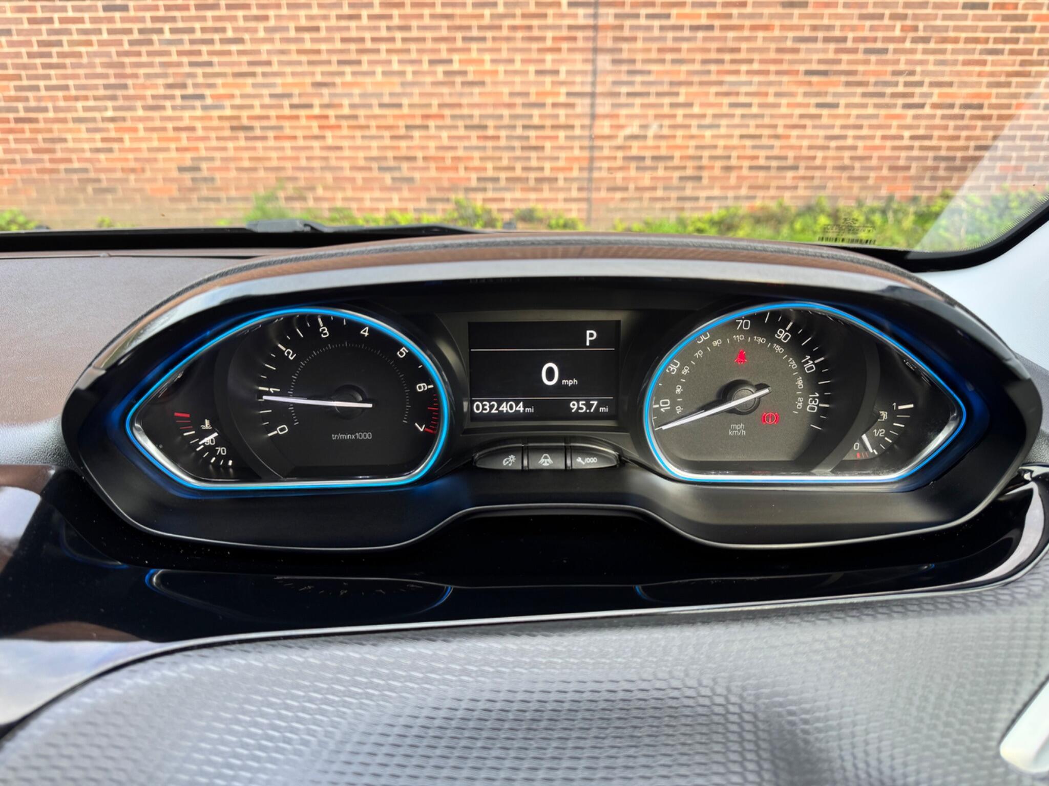 Peugeot 2008 - Image 11