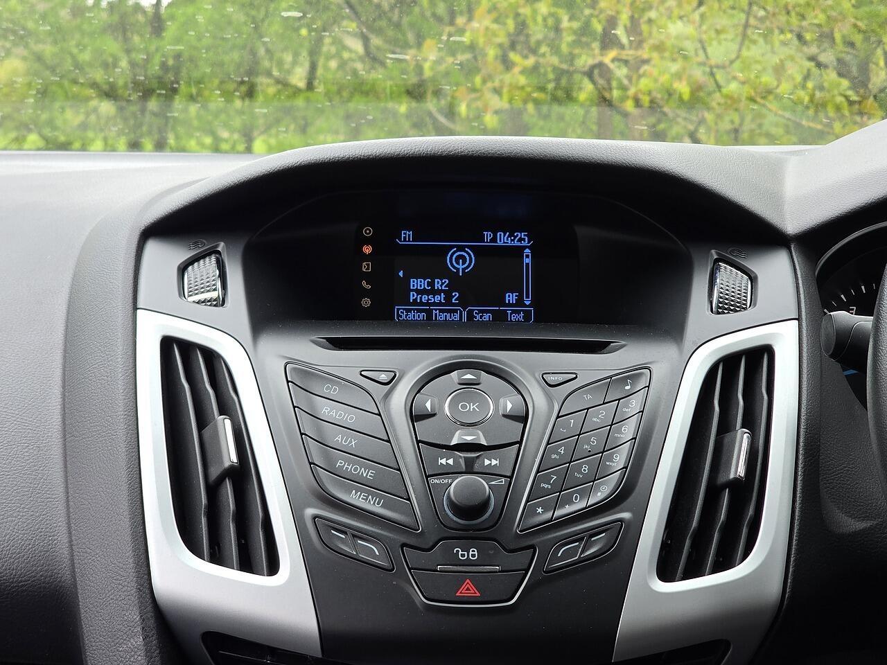 Ford Focus - Image 11