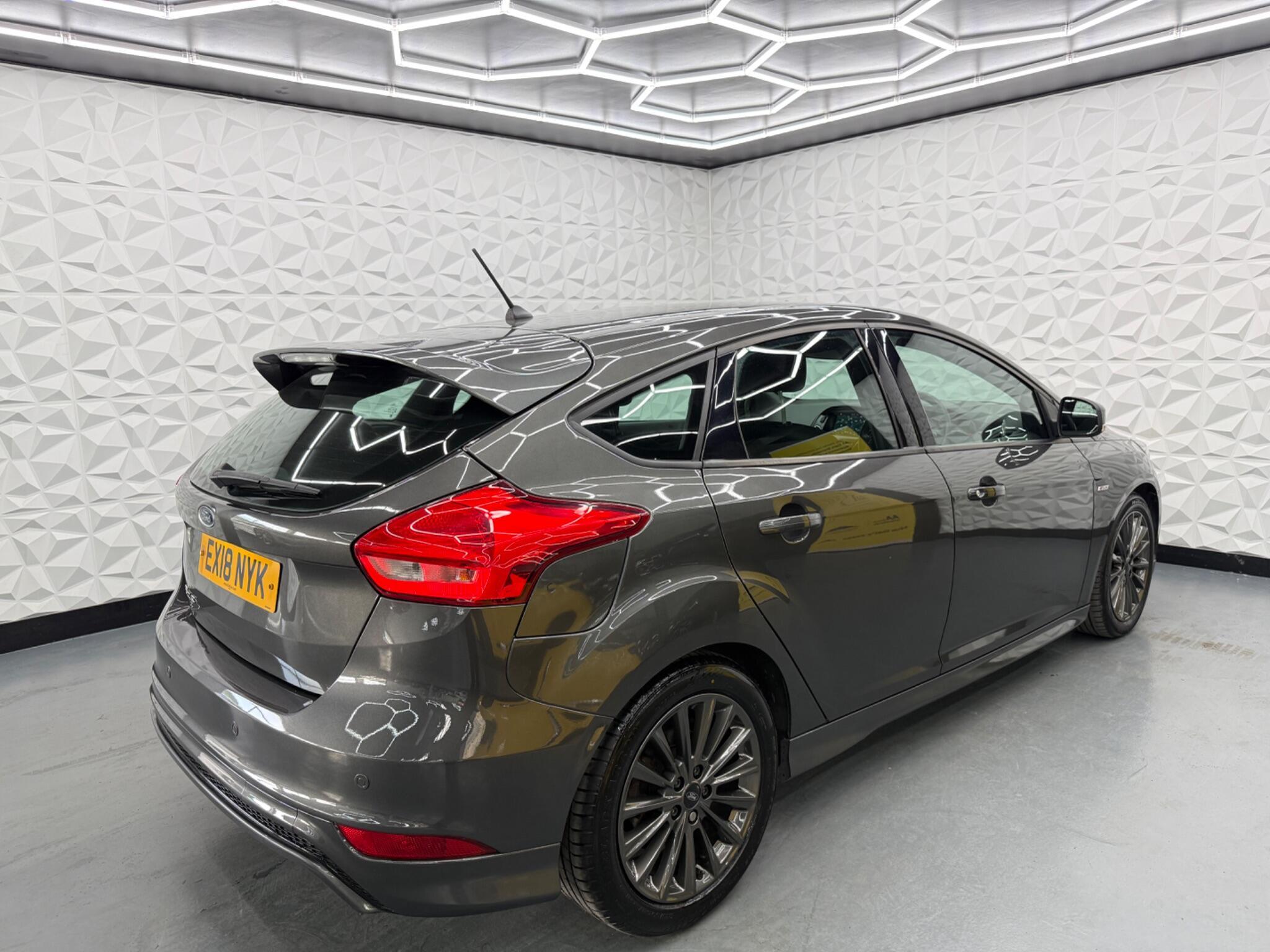 Ford Focus - Image 13