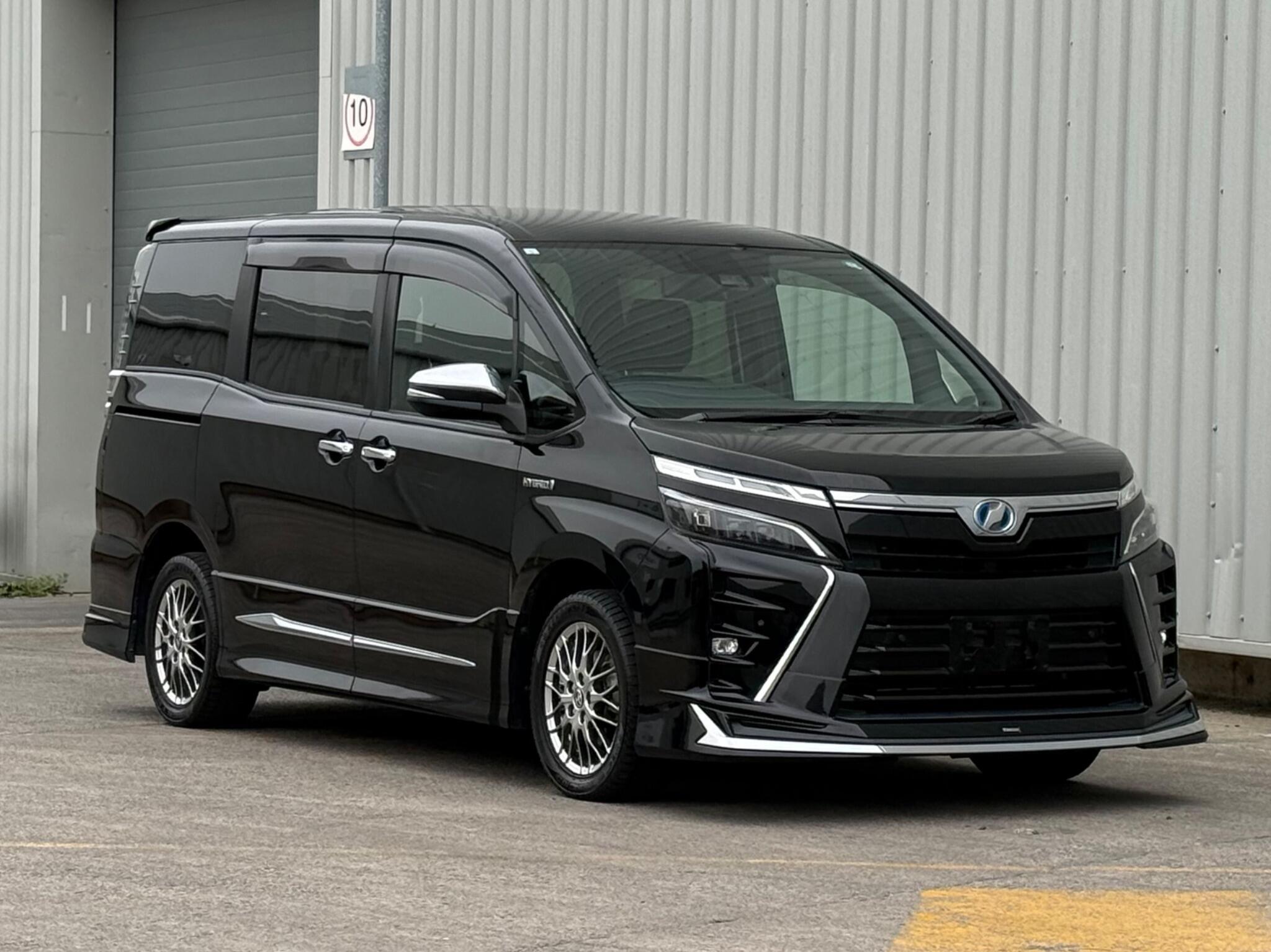 Toyota Voxy - Image 9