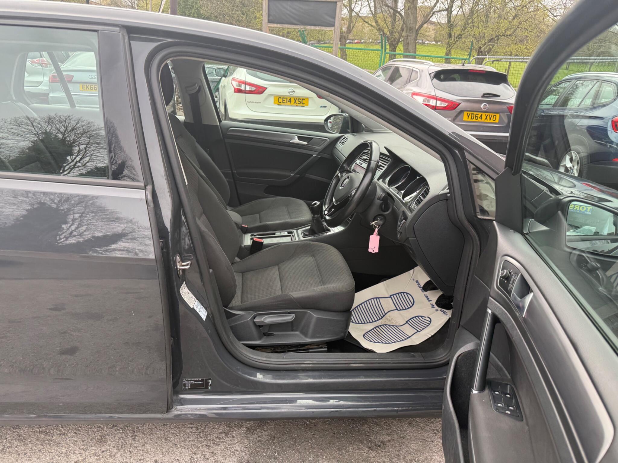 Volkswagen Golf - Image 23