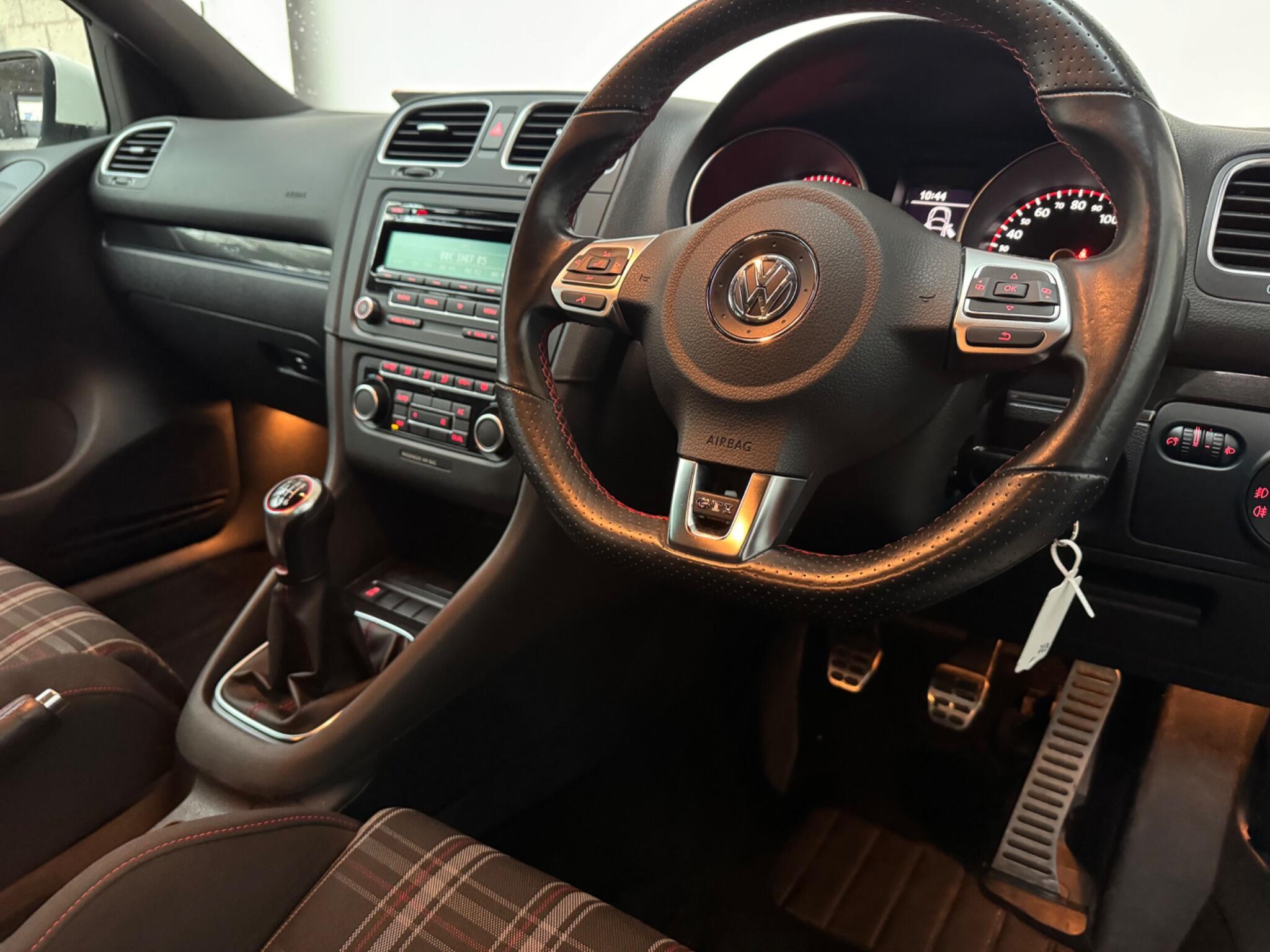 Volkswagen Golf - Image 4