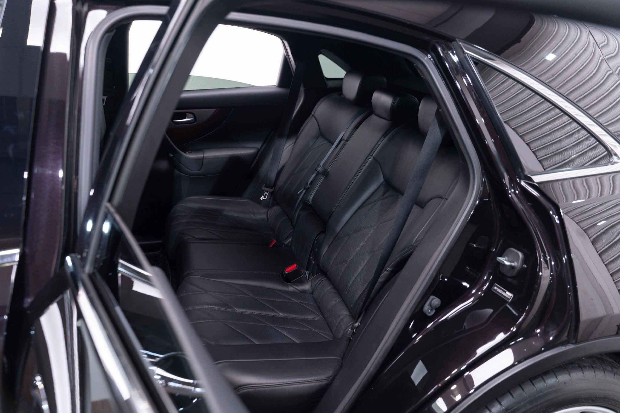Infiniti QX70 - Image 13
