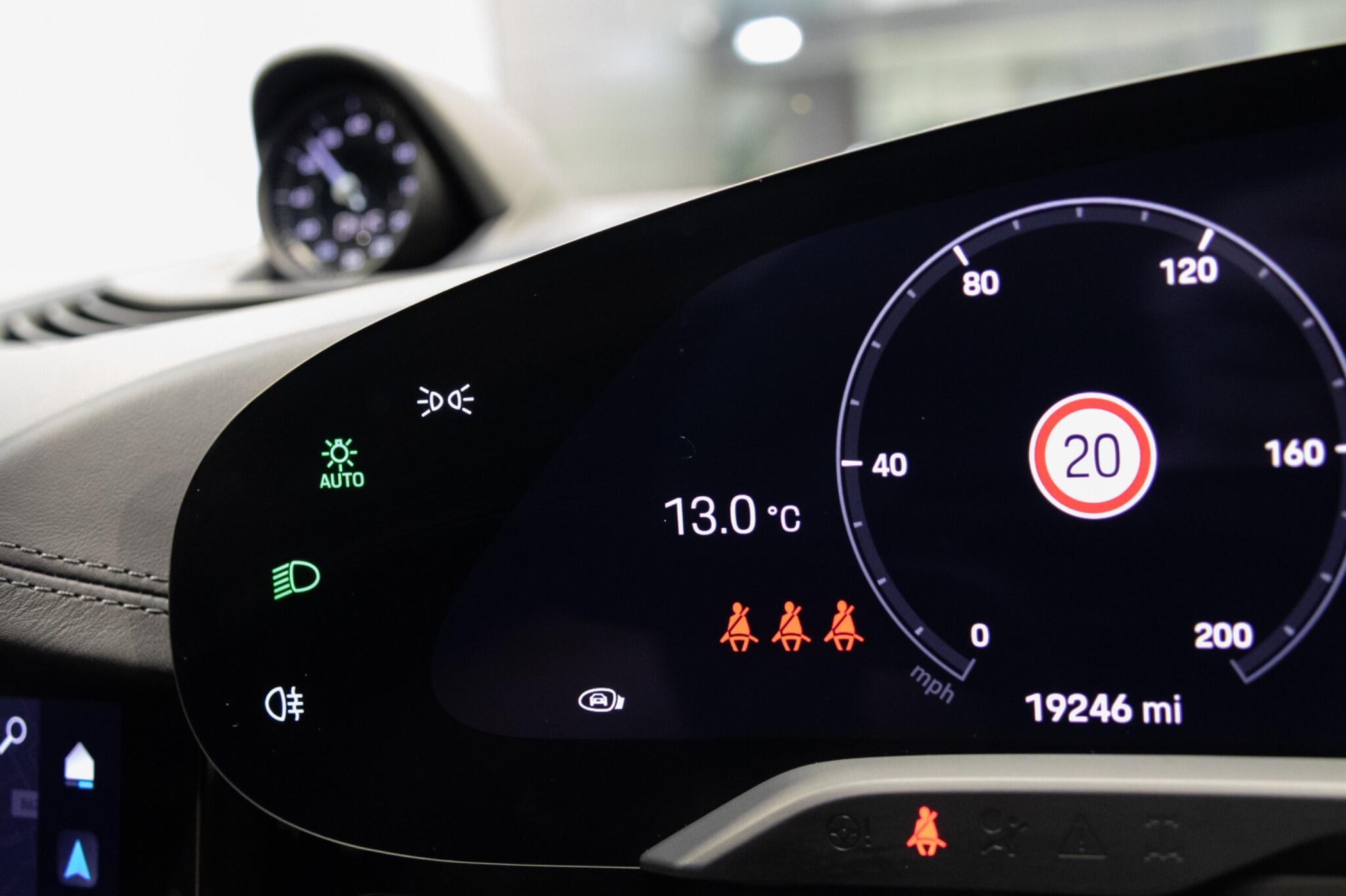 Porsche Taycan - Image 29