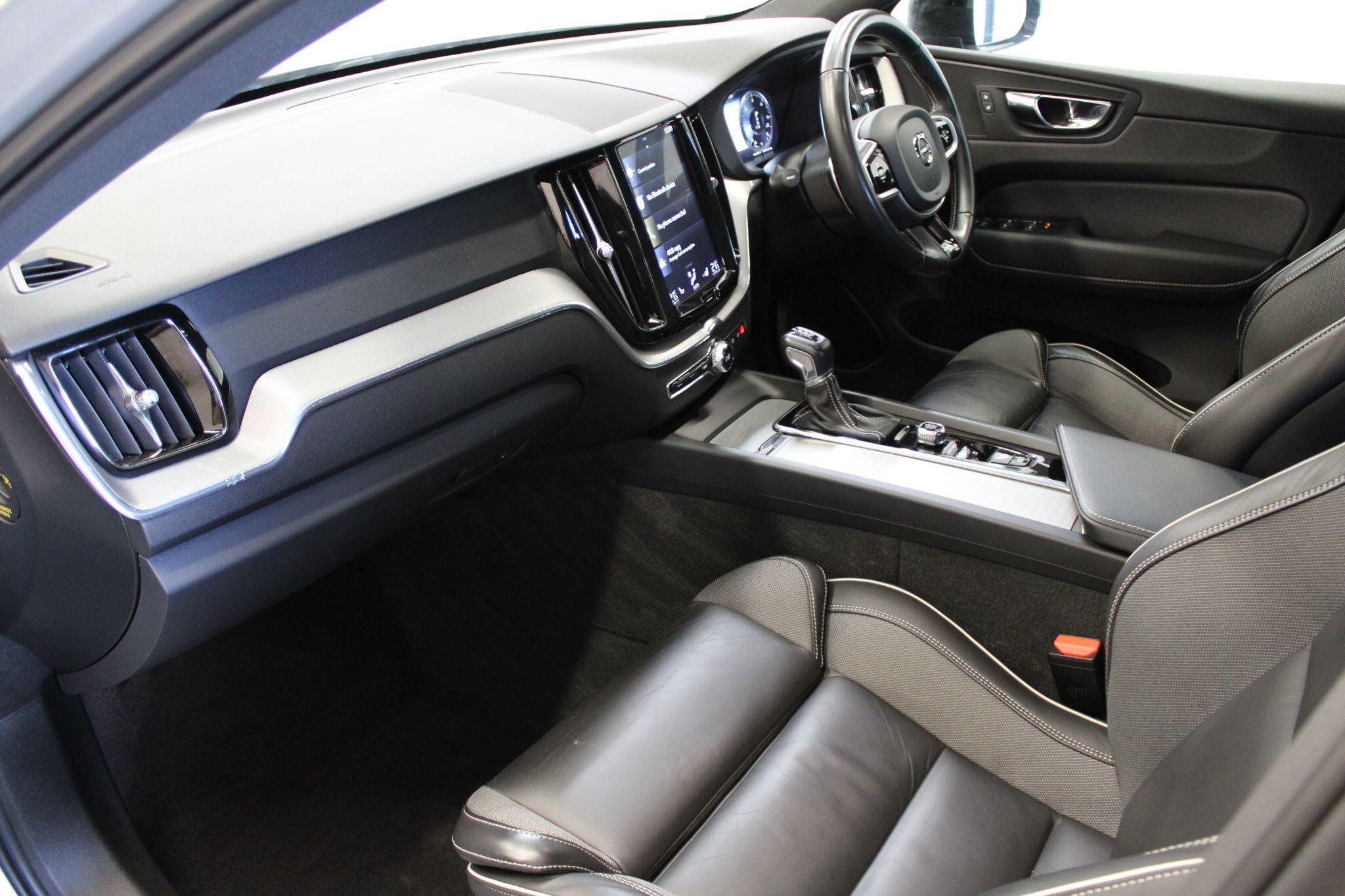 Volvo XC60 - Image 2