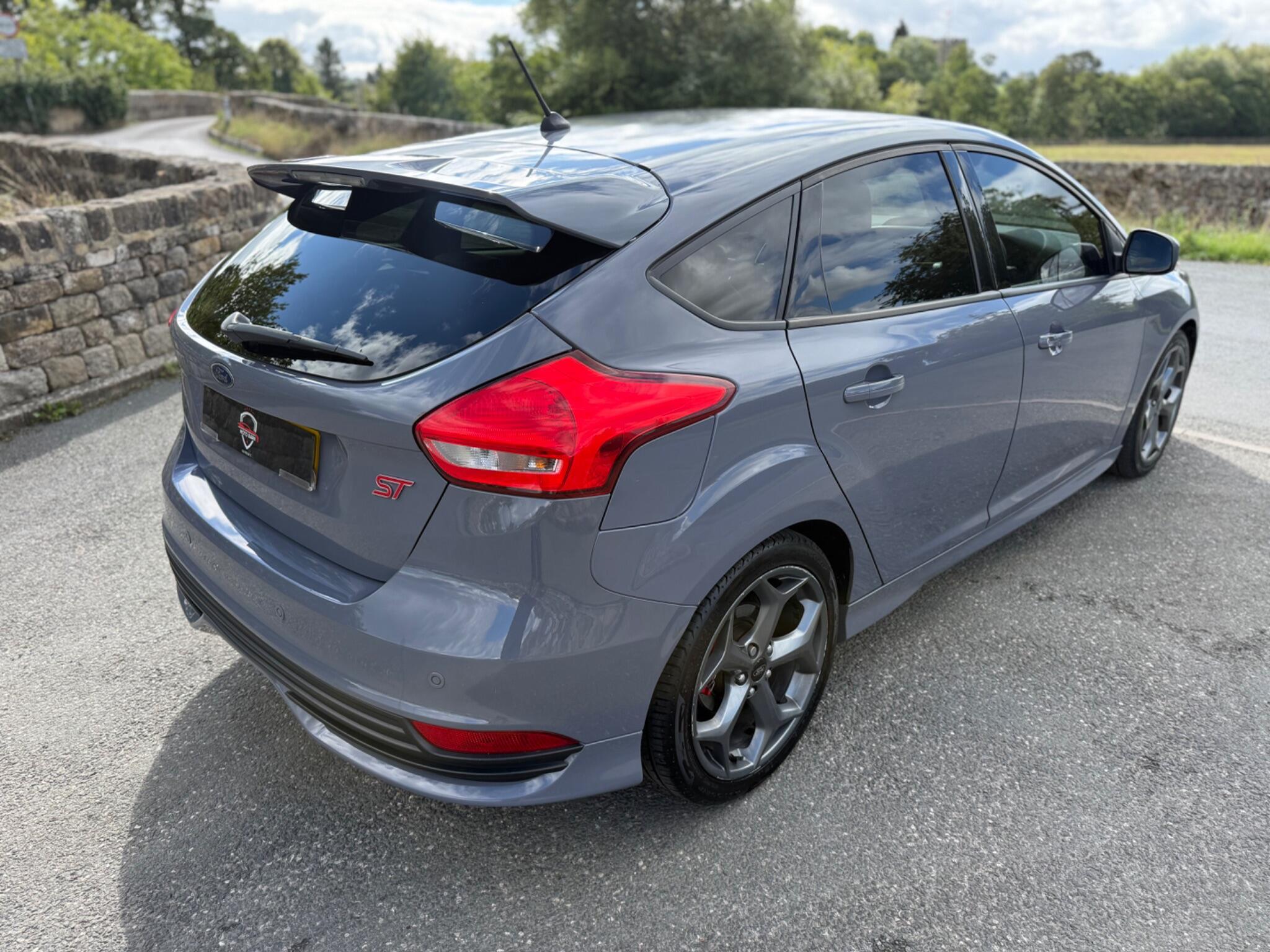 Ford Focus - Image 9