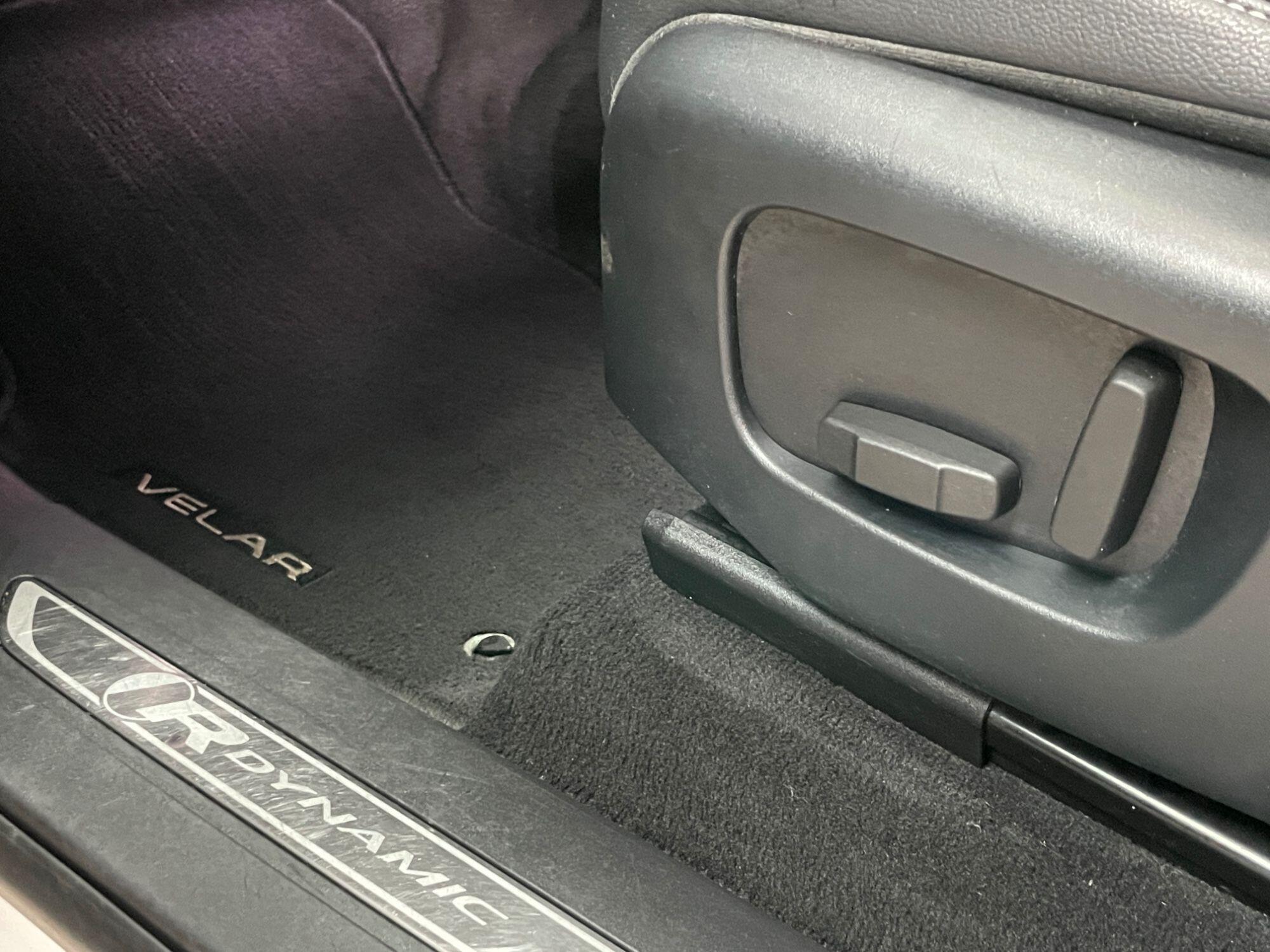 Land Rover Range Rover Velar - Image 33