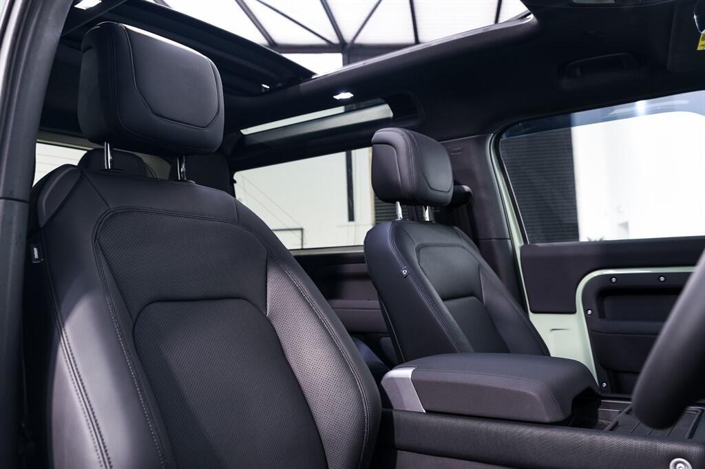 Land Rover Defender 90 - Image 14