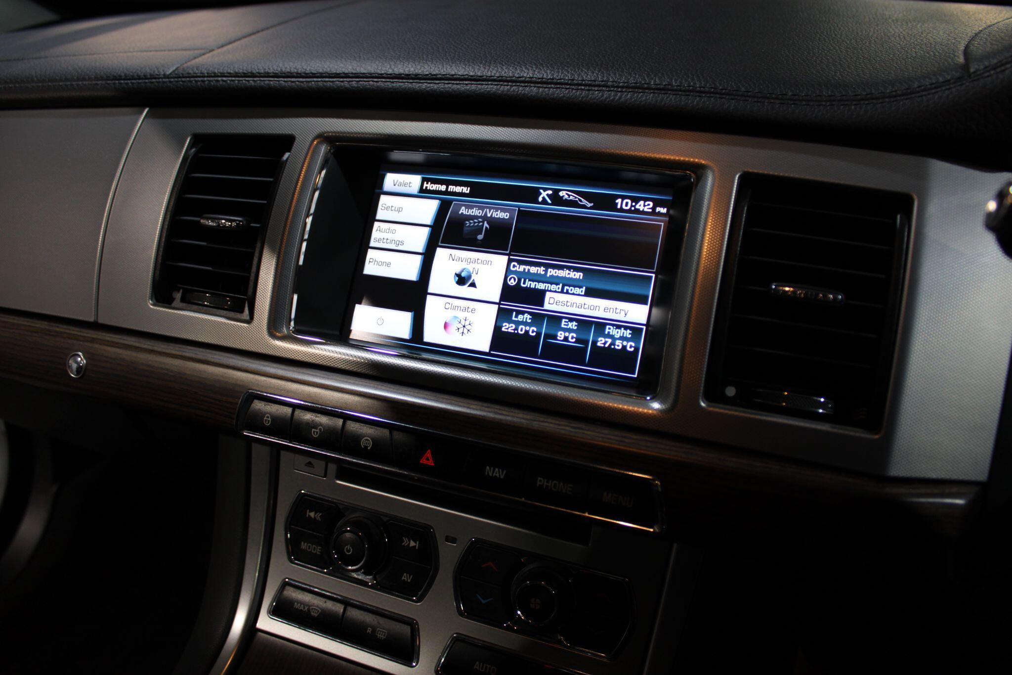 Jaguar XF - Image 23