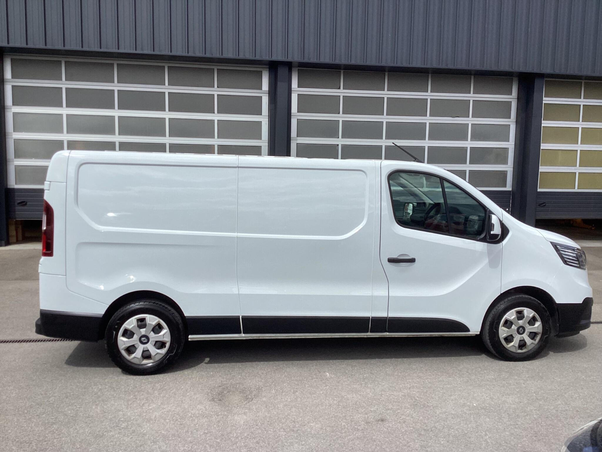 Renault Trafic - Image 7