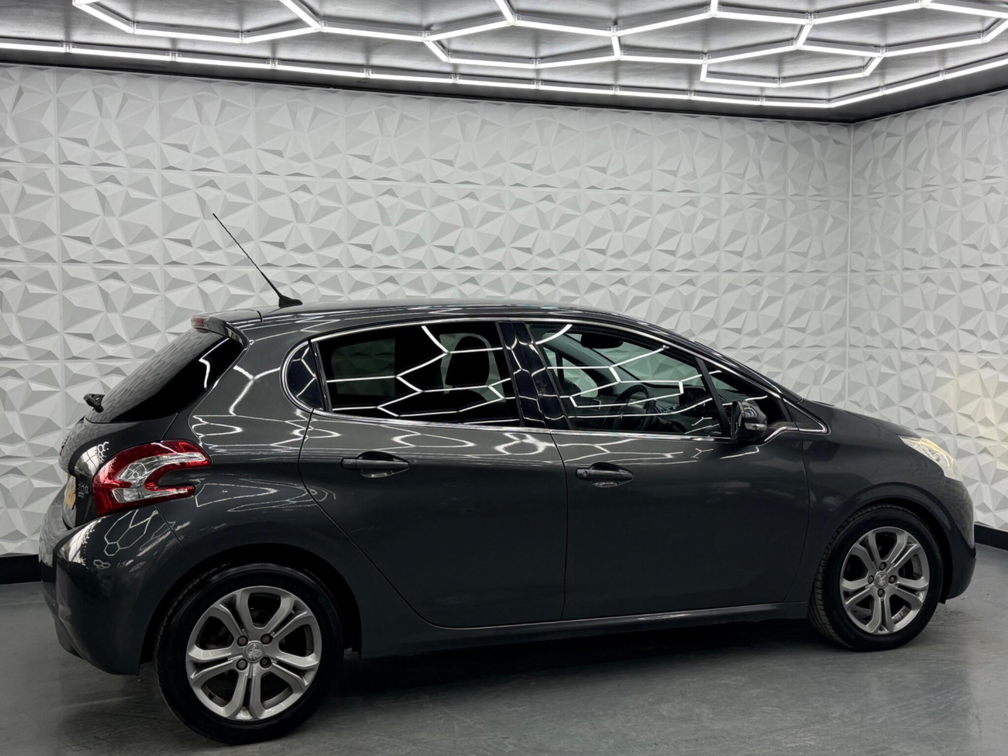 Peugeot 208 - Image 11