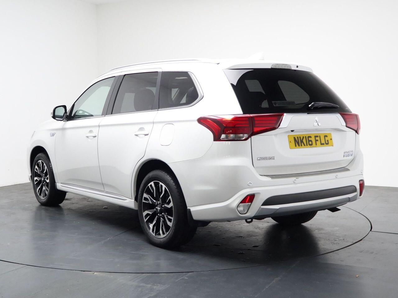 Mitsubishi Outlander - Image 9