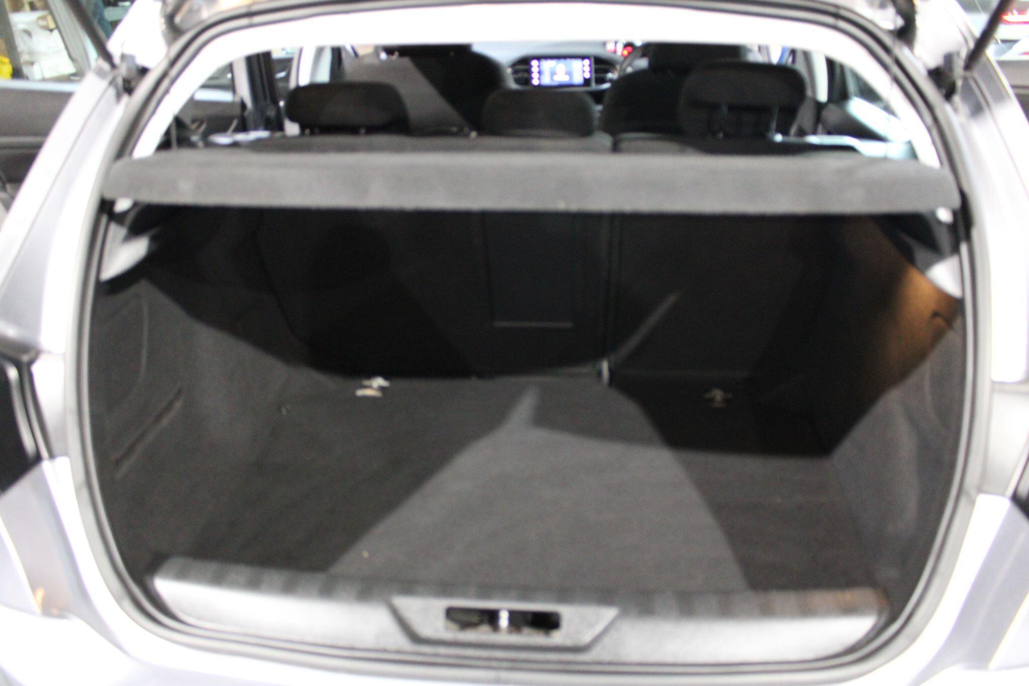 Peugeot 308 - Image 15