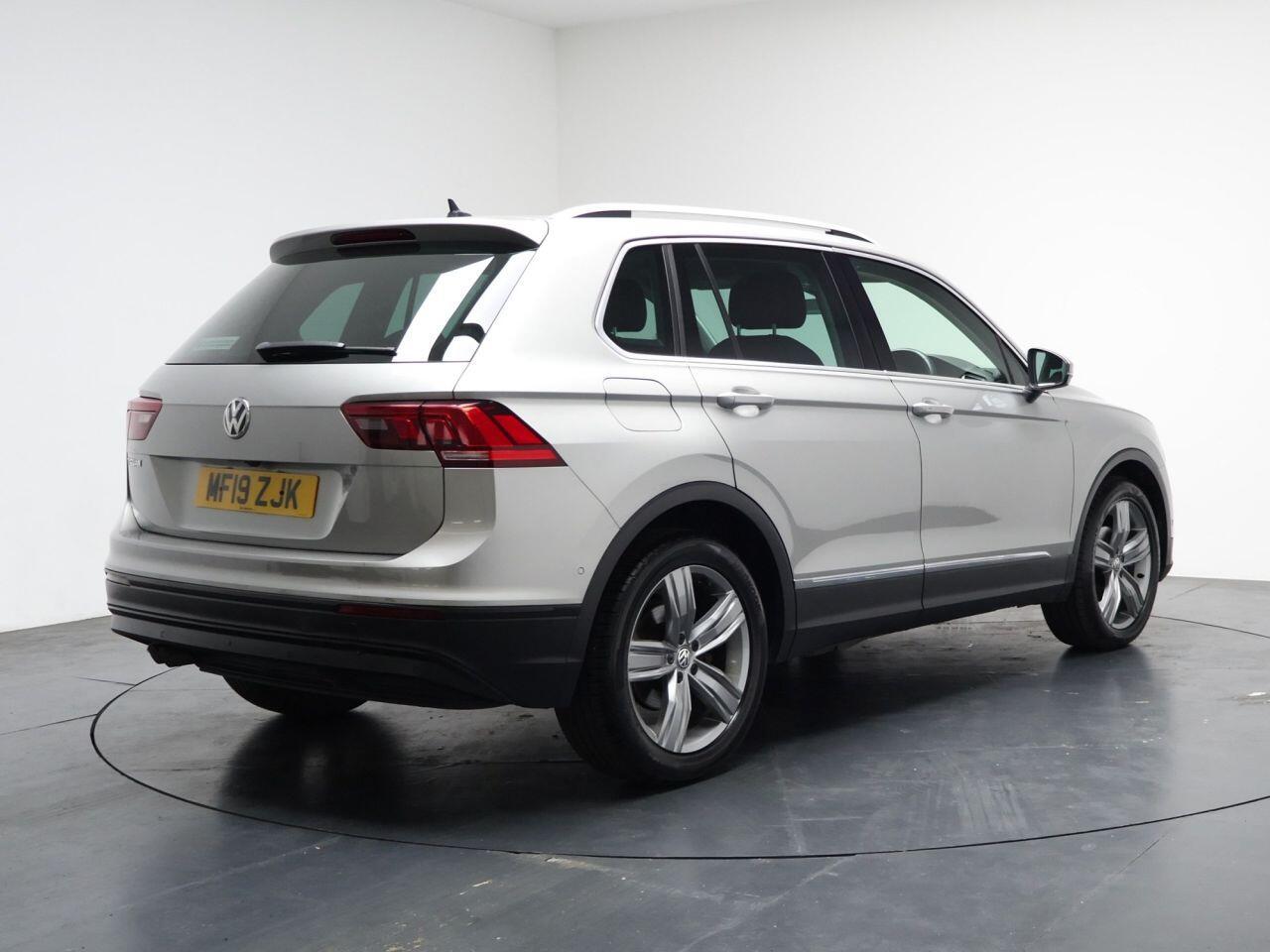 Volkswagen Tiguan - Image 12