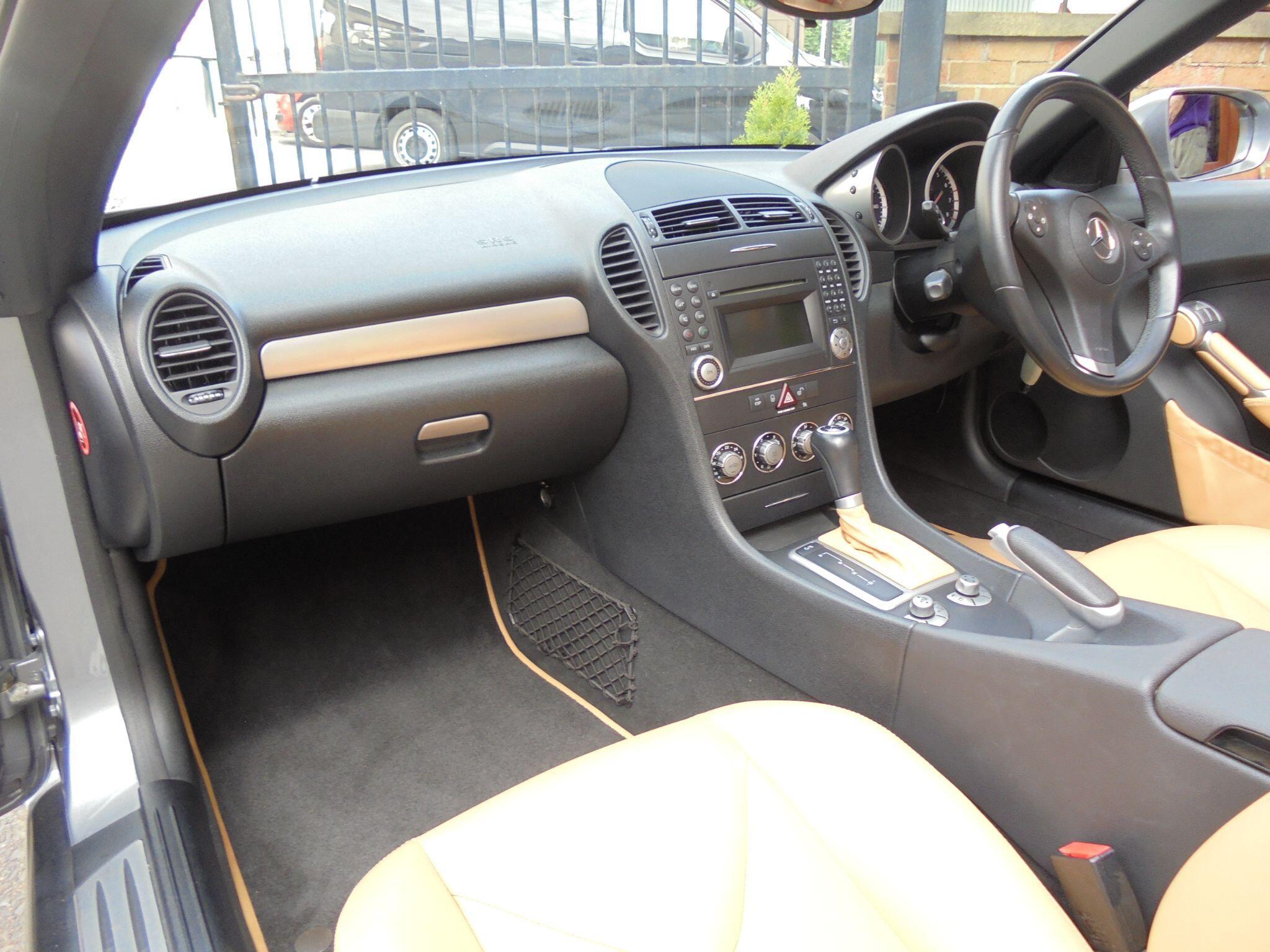 Mercedes SLK - Image 11