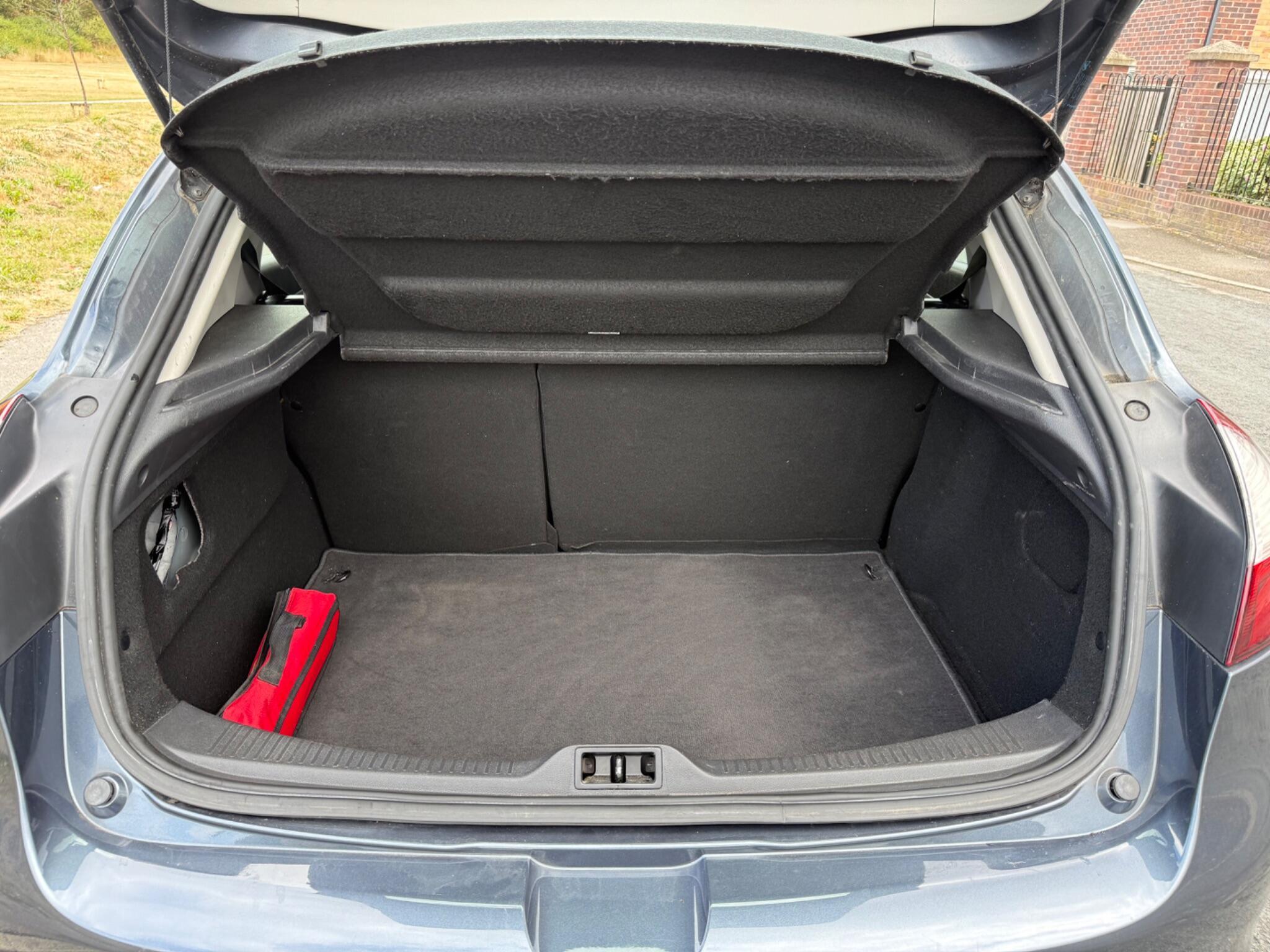Renault Megane - Image 12
