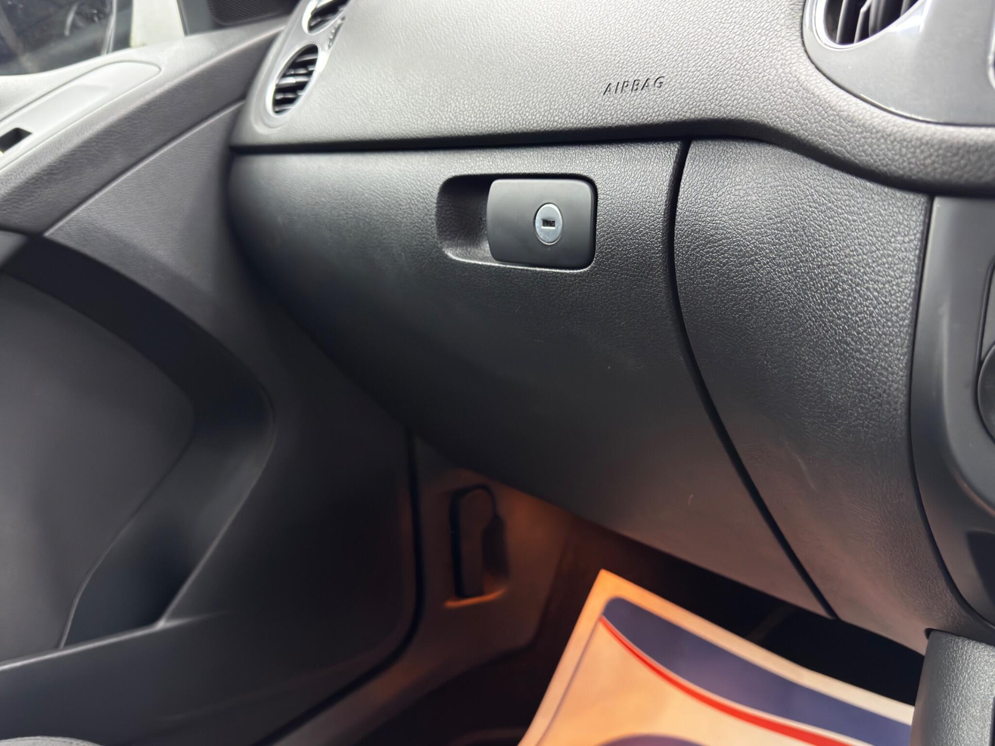 Volkswagen Tiguan - Image 33