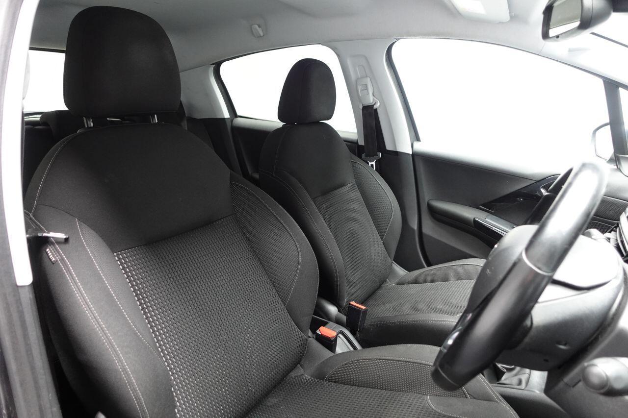 Peugeot 208 - Image 3