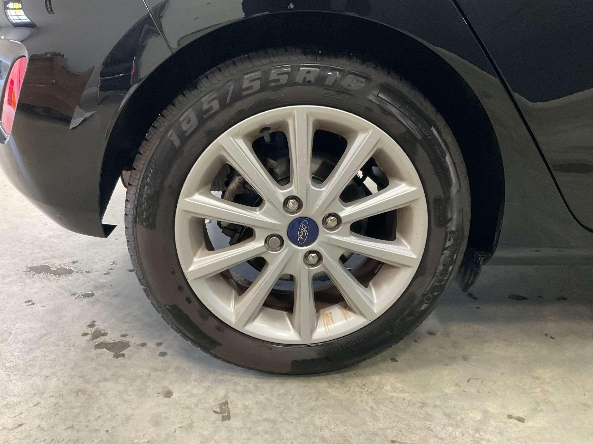 Ford Fiesta - Image 40