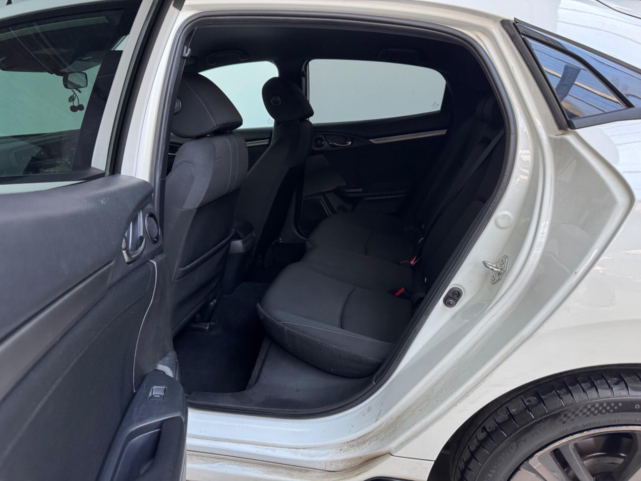 Honda Civic - Image 11