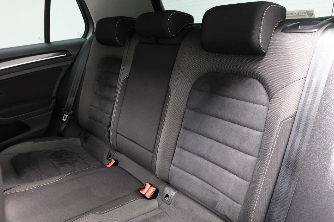 Volkswagen Golf - Image 22