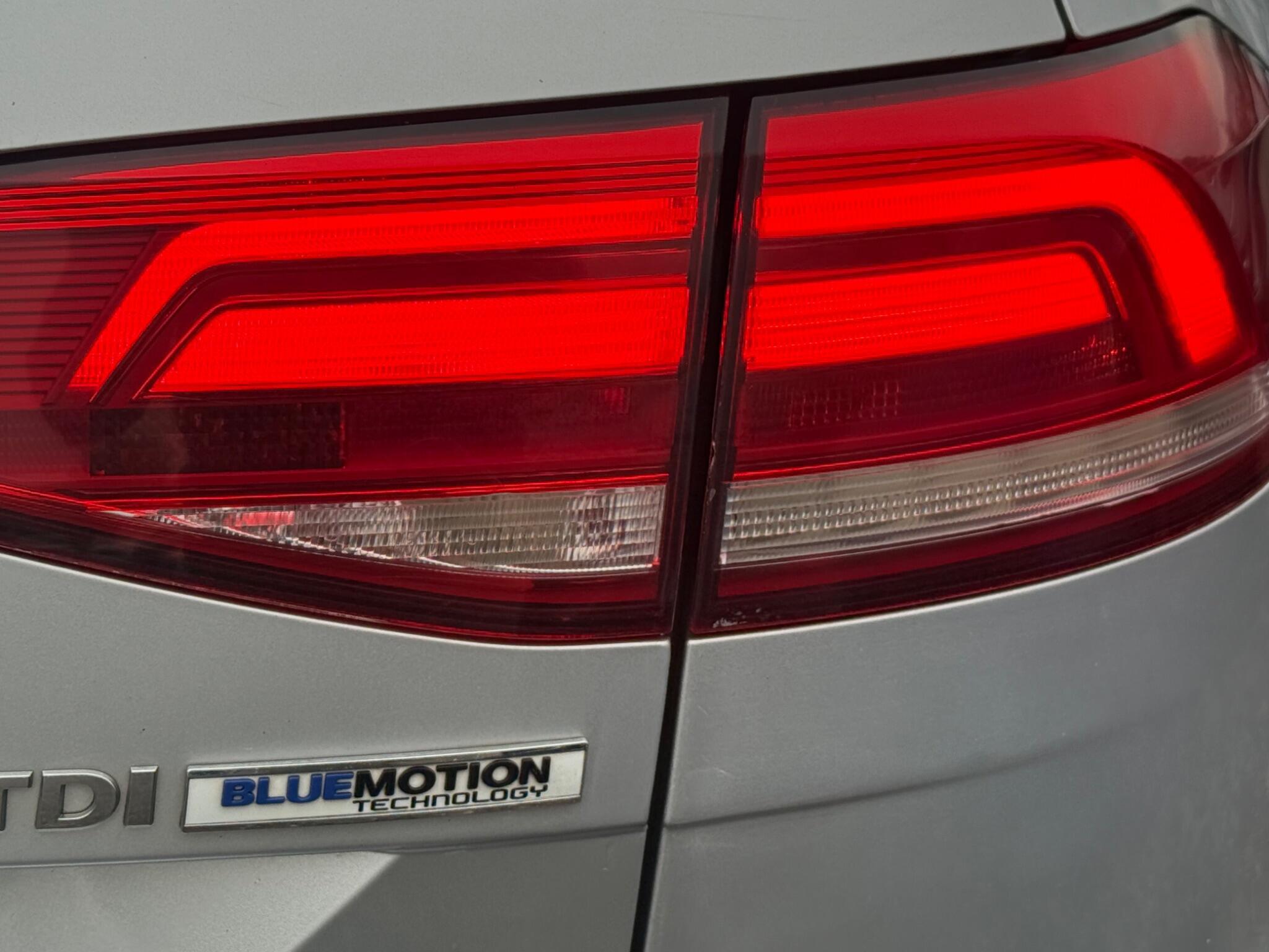 Volkswagen Passat - Image 52