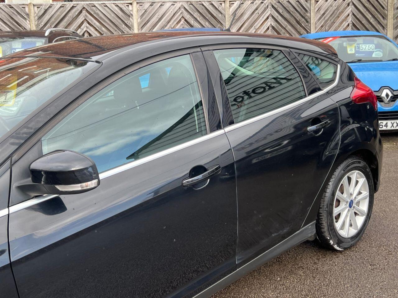 Ford Focus - Image 10