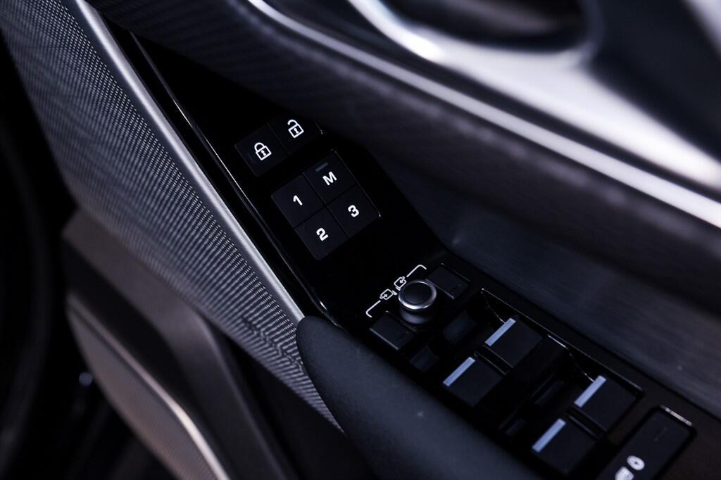 Land Rover Range Rover Velar - Image 26