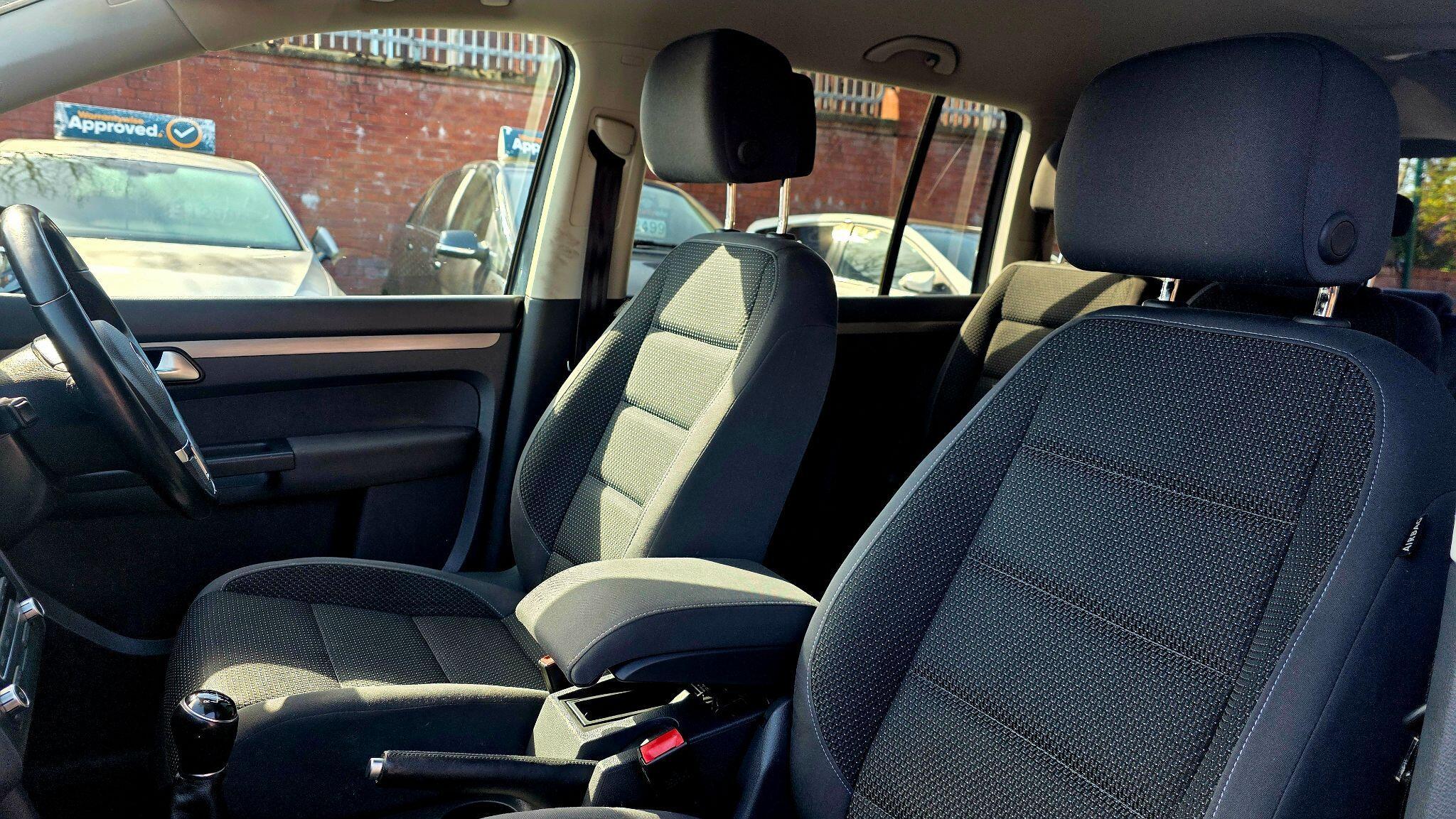 Volkswagen Touran - Image 15