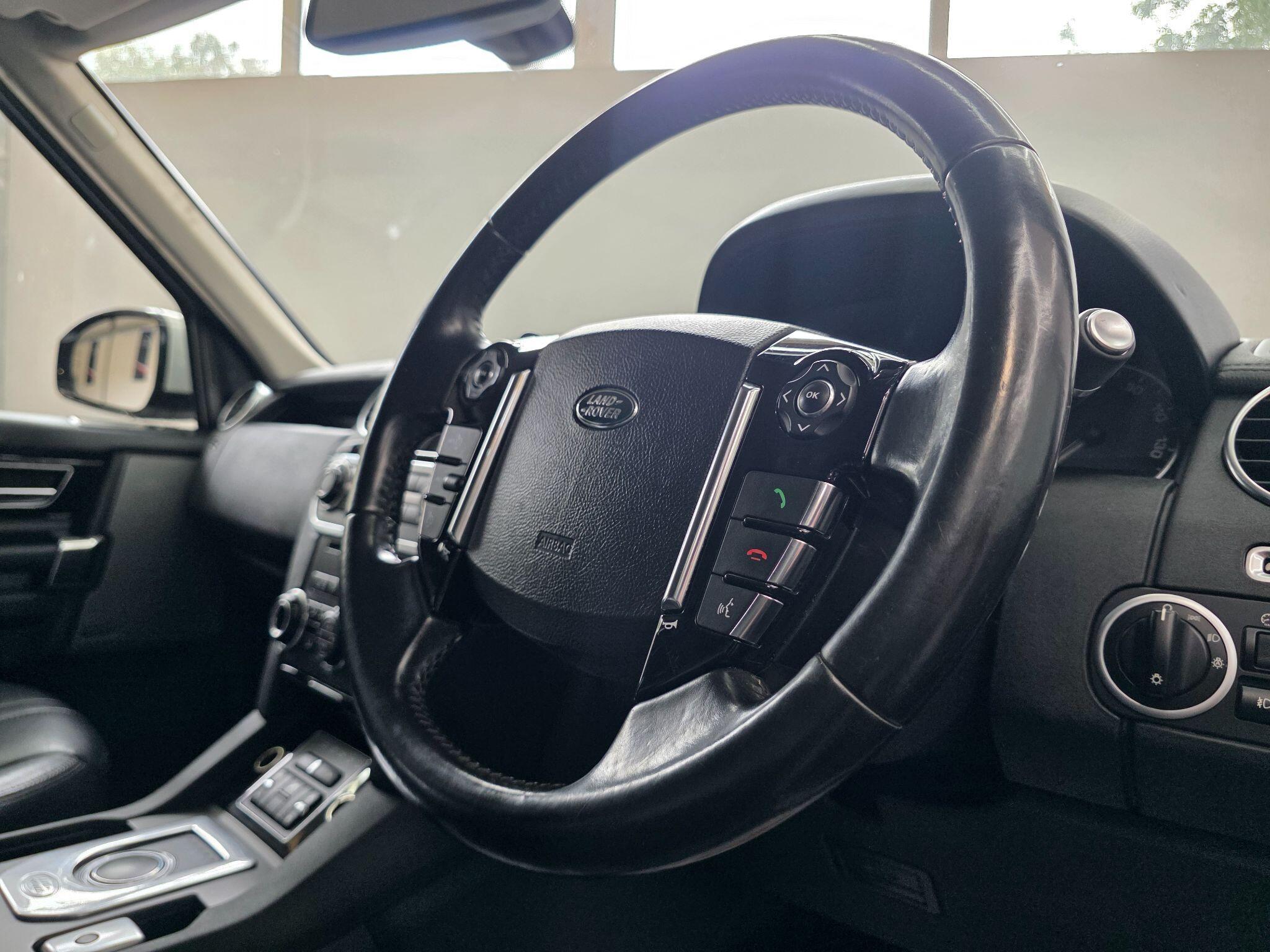 Land Rover DISCOVERY 4 - Image 12