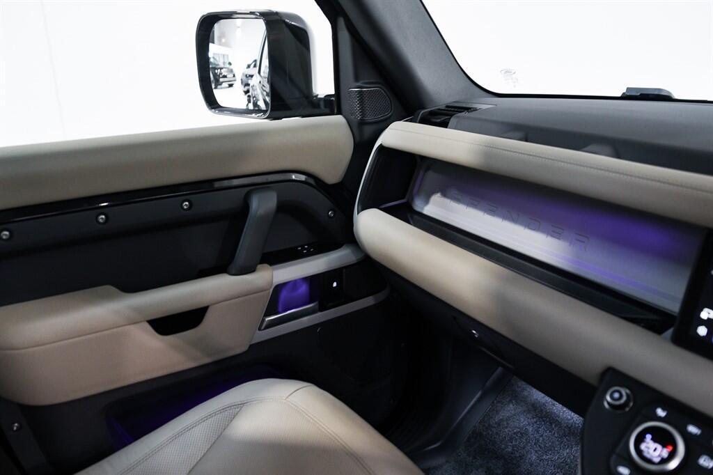 Land Rover Defender 110 - Image 11