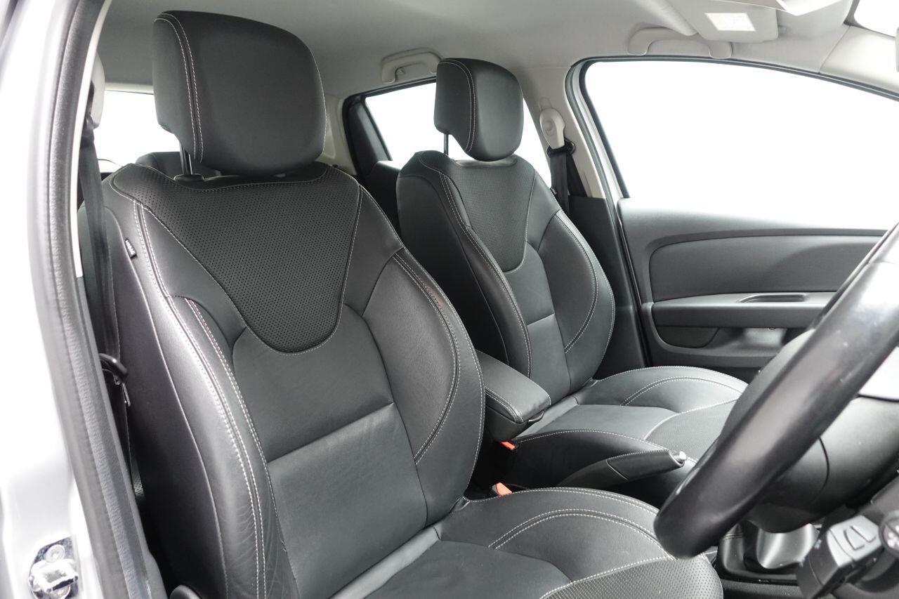 Renault Clio - Image 17