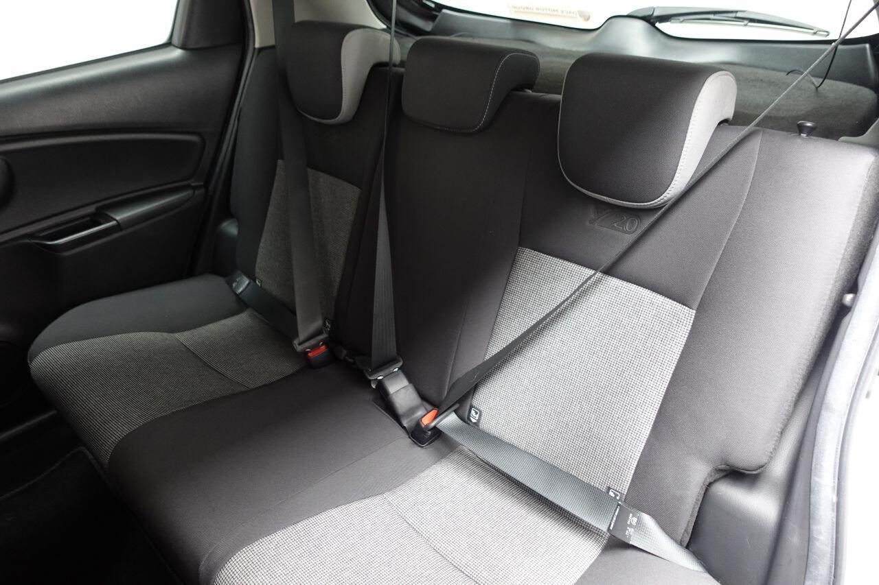 Toyota Yaris - Image 20