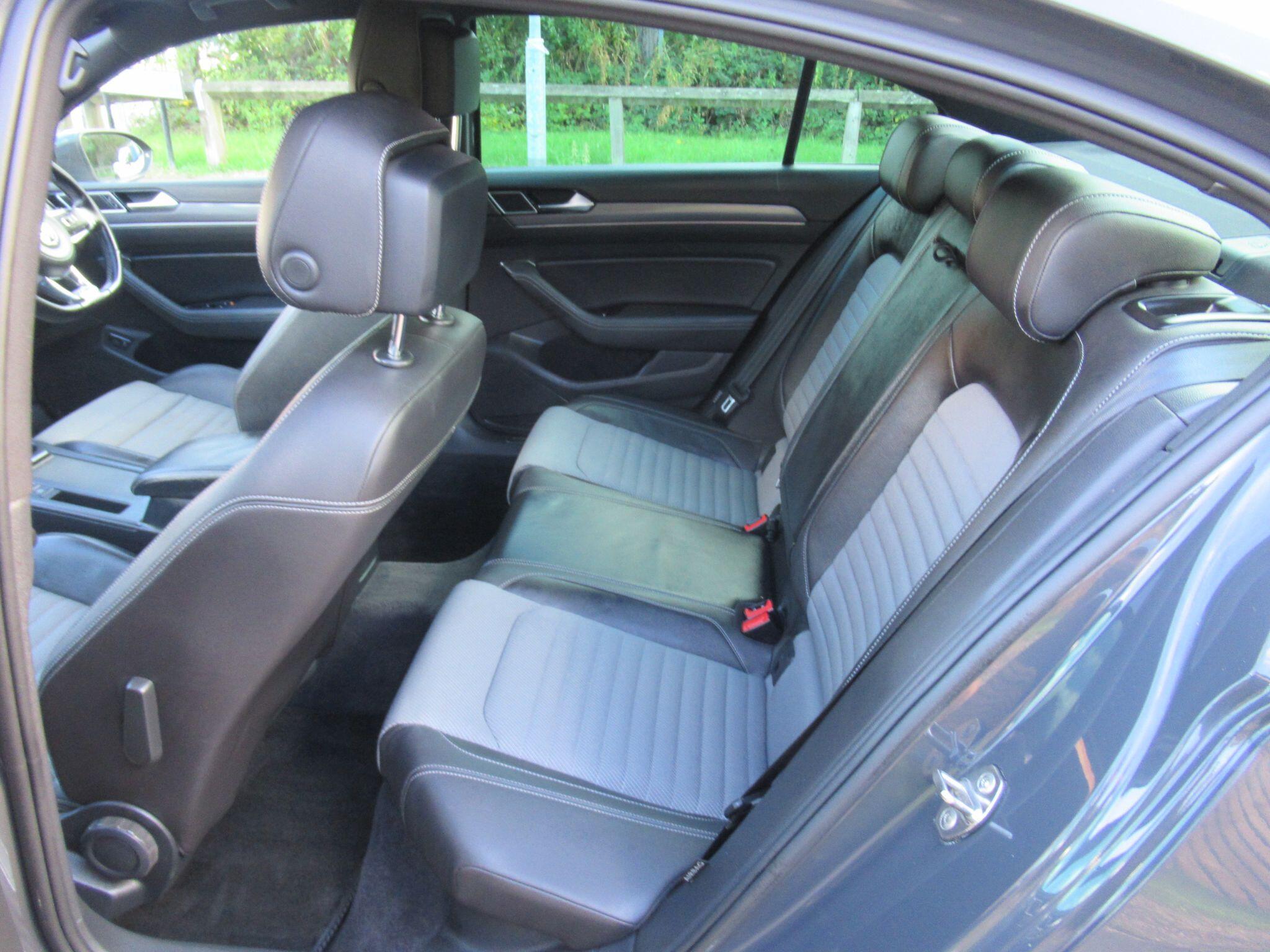 Volkswagen Passat - Image 13