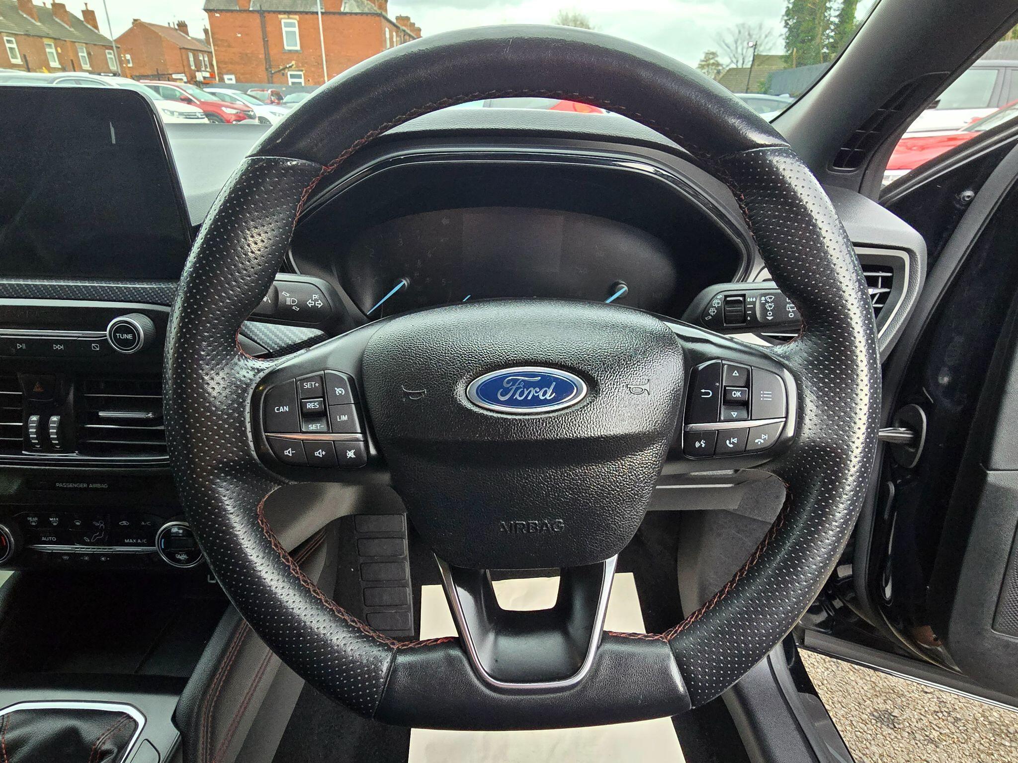 Ford Focus - Image 26