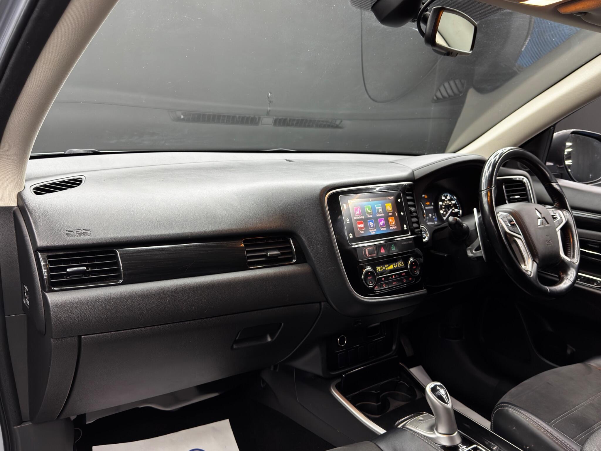 Mitsubishi Outlander - Image 11