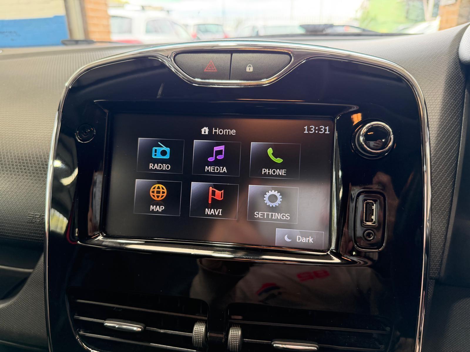 Renault Clio - Image 19