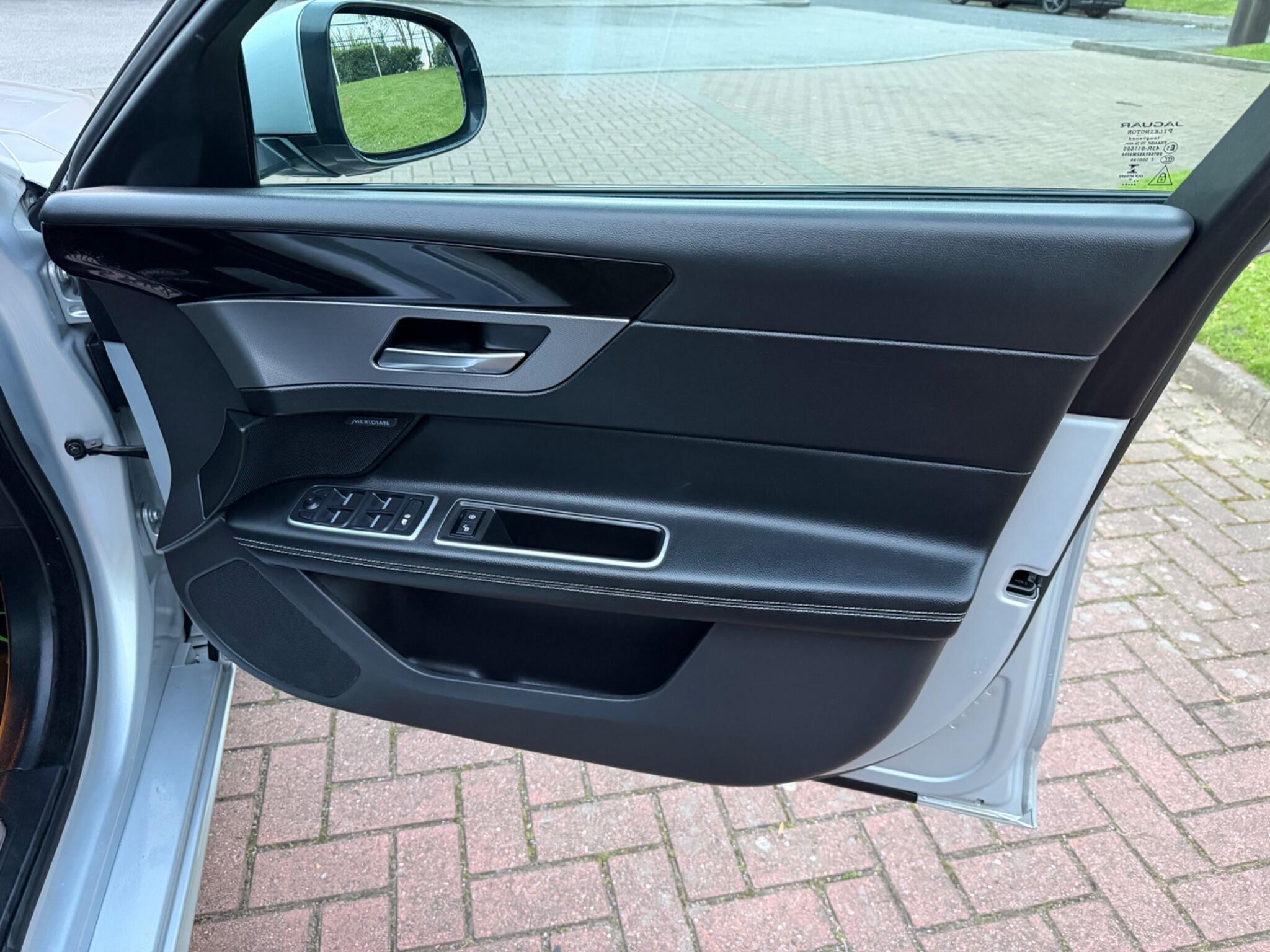 Jaguar XF - Image 44