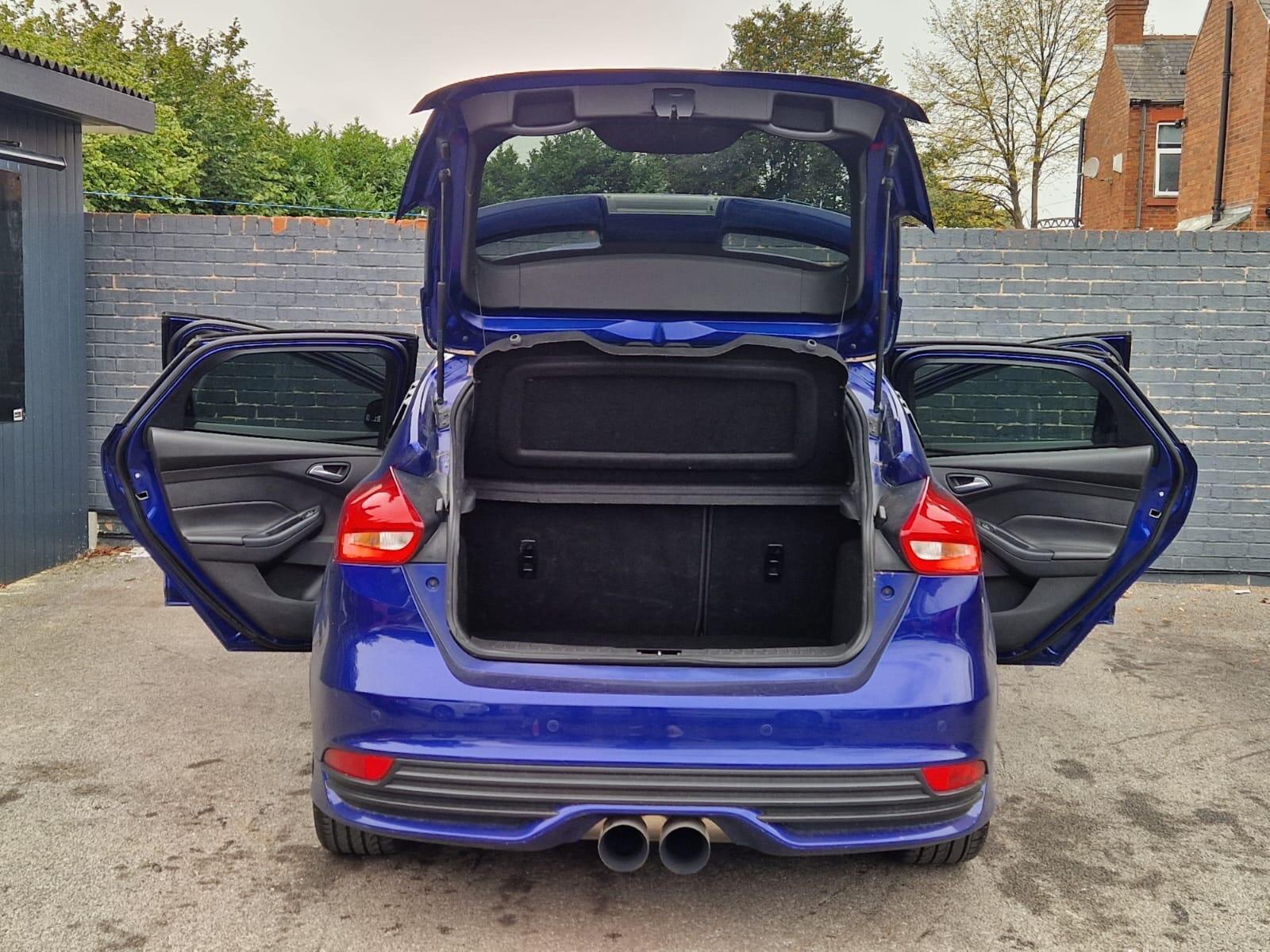Ford Focus - Image 20