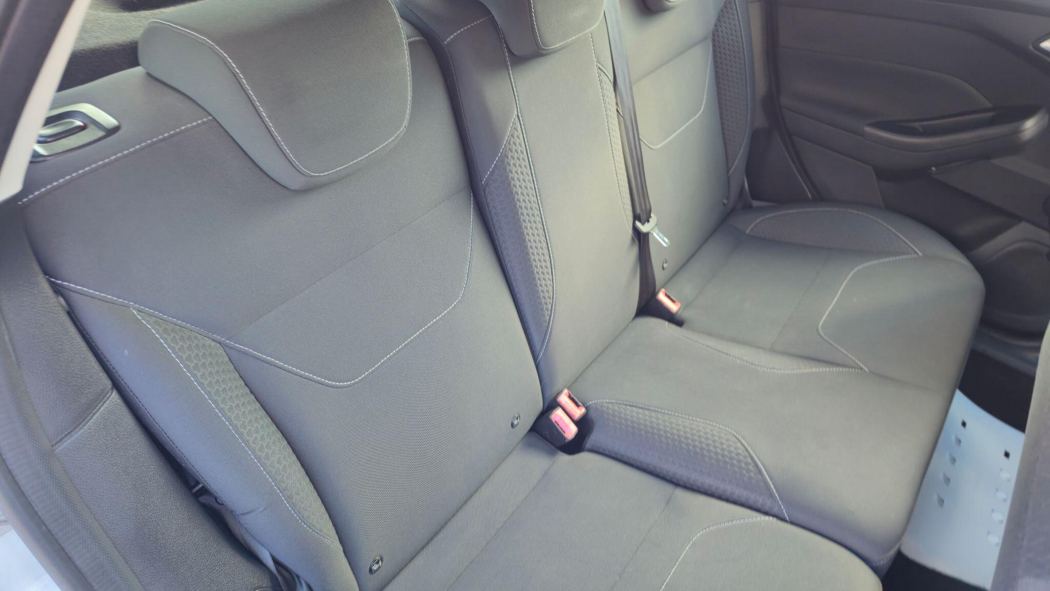 Ford Focus - Image 16
