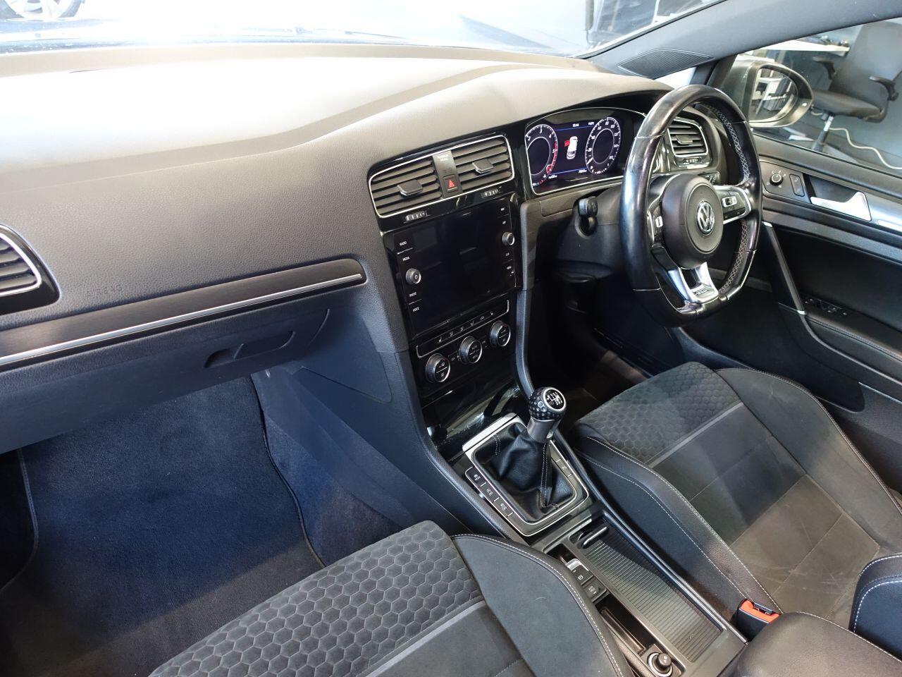 Volkswagen Golf - Image 13