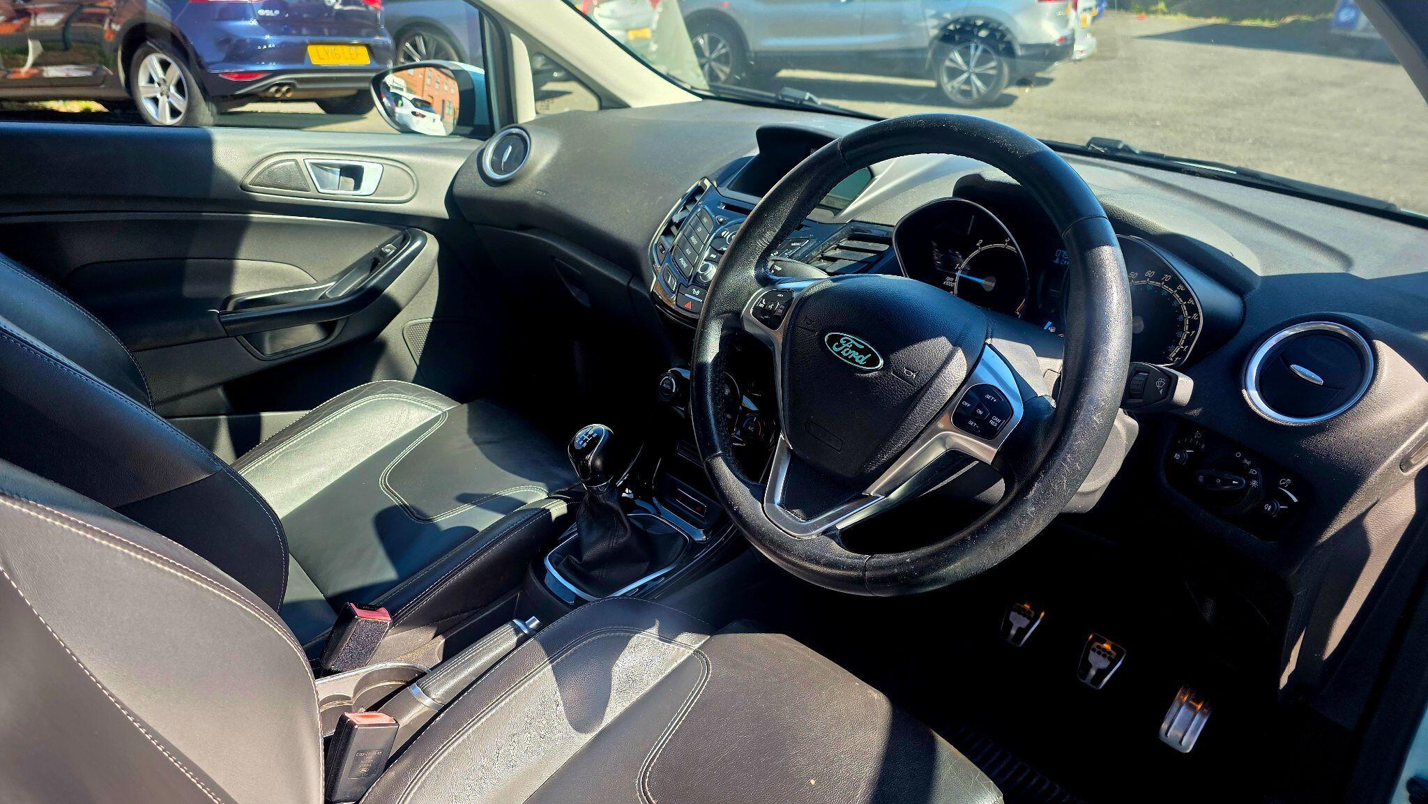 Ford Fiesta - Image 11
