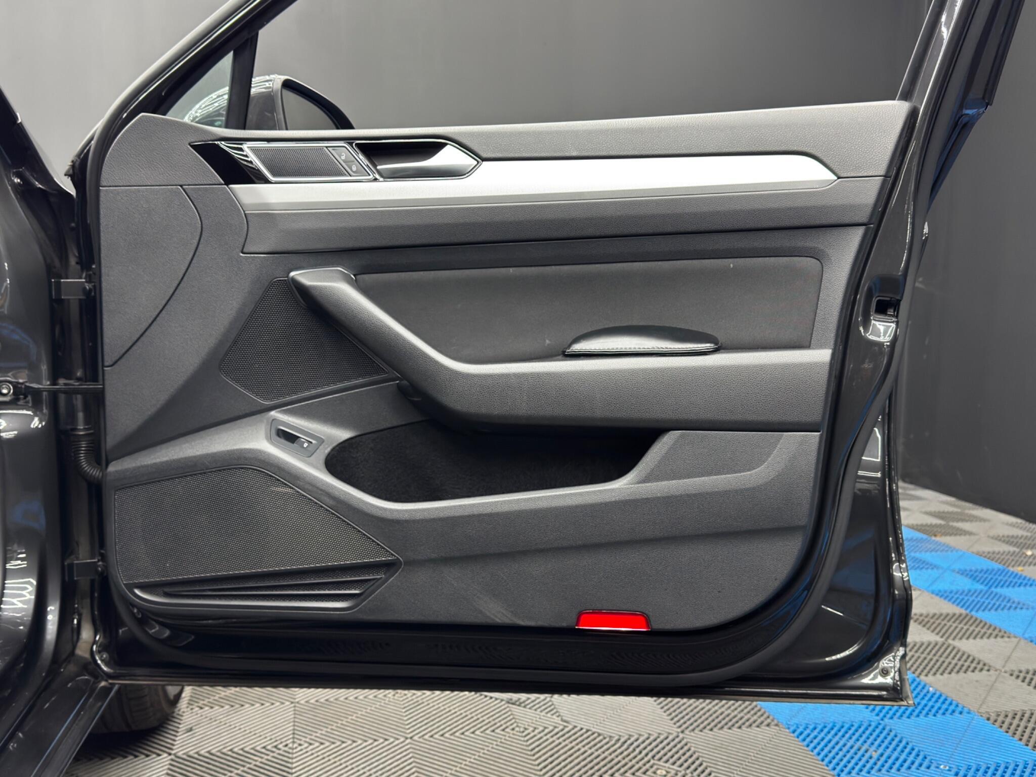 Volkswagen Passat - Image 41