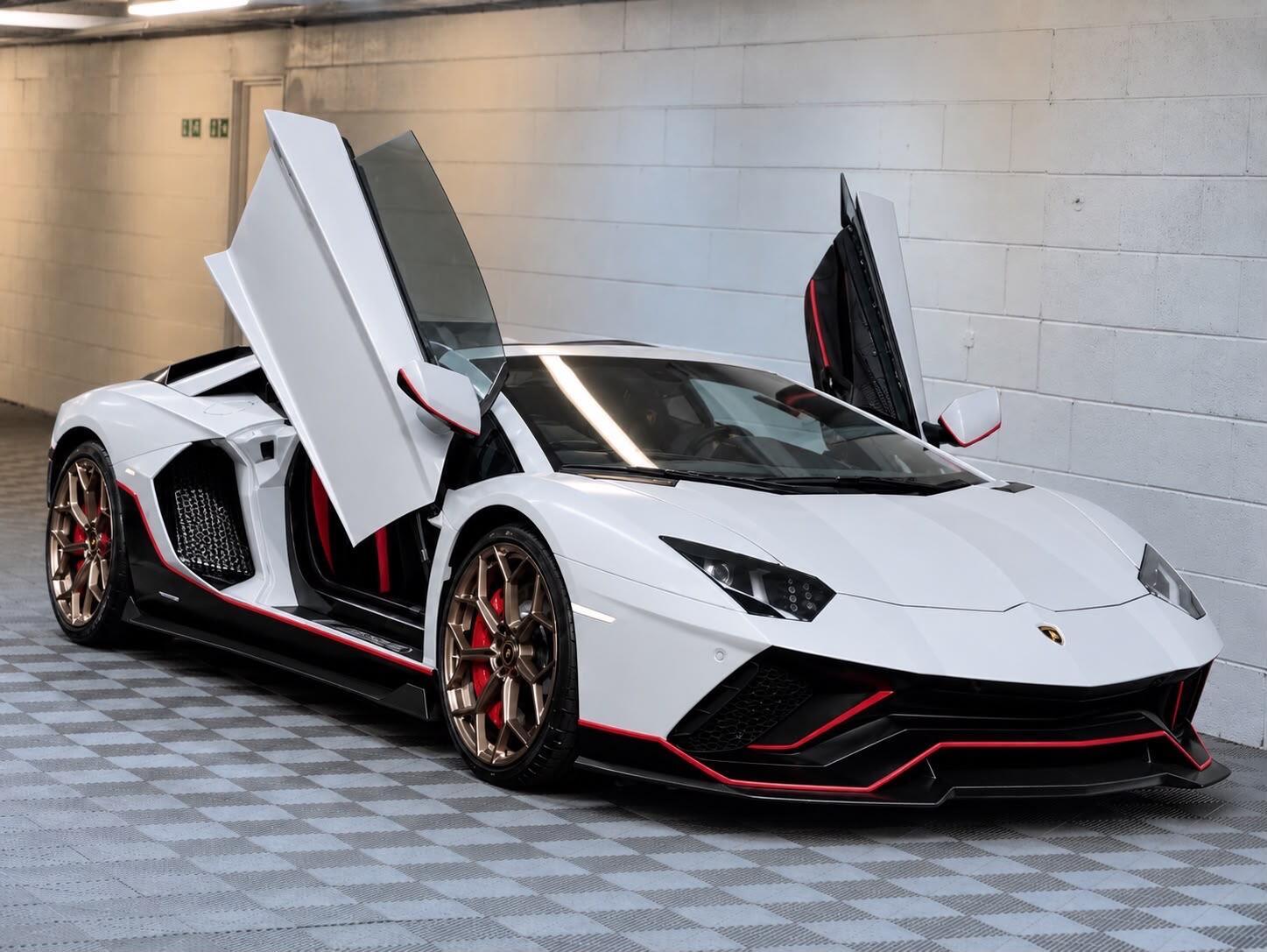 Lamborghini Aventador - Image 6