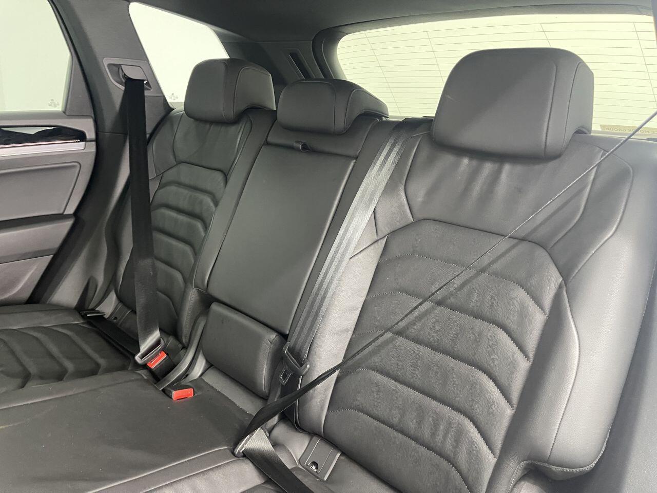 Volkswagen Touareg - Image 26